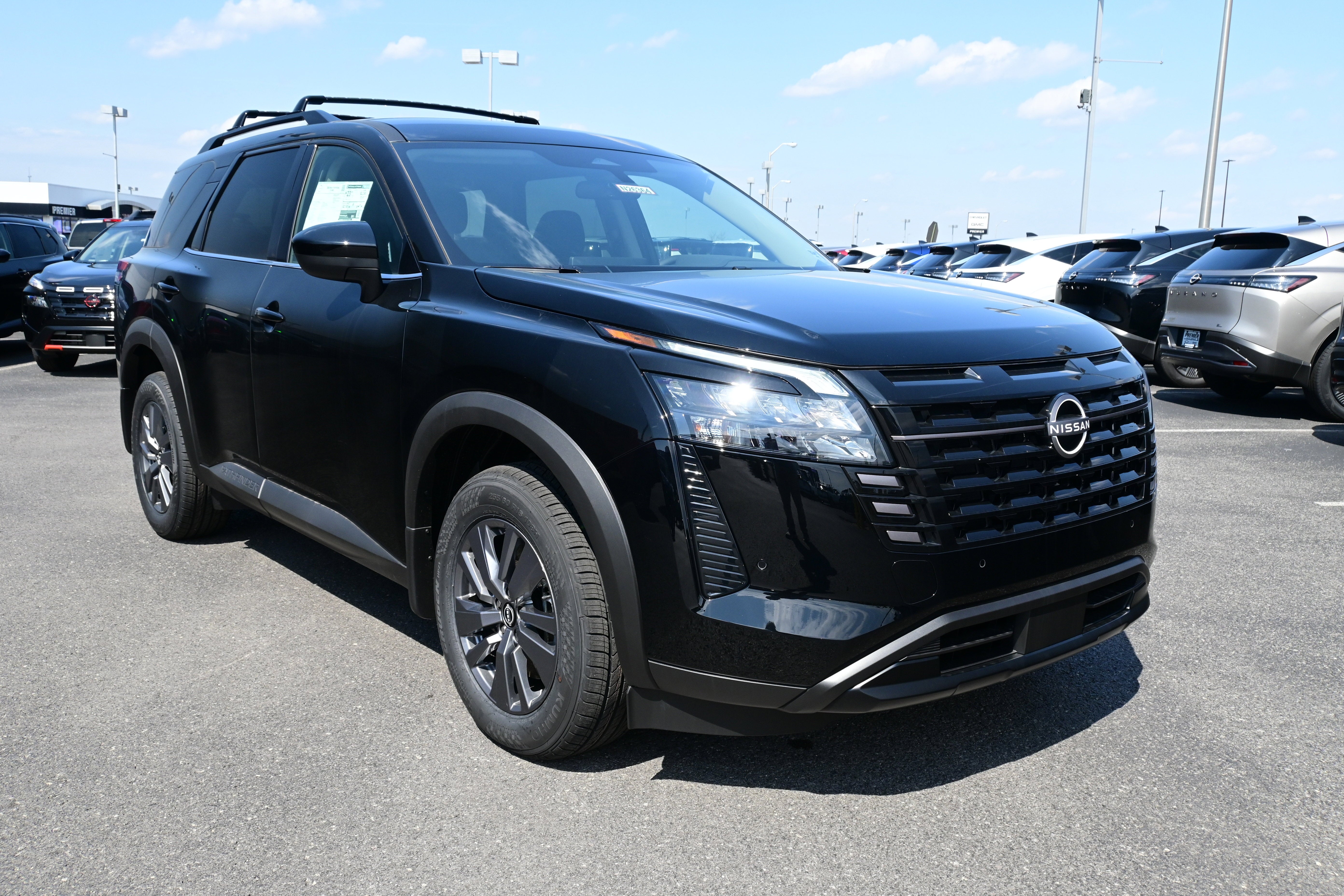 2026 Nissan Pathfinder SV