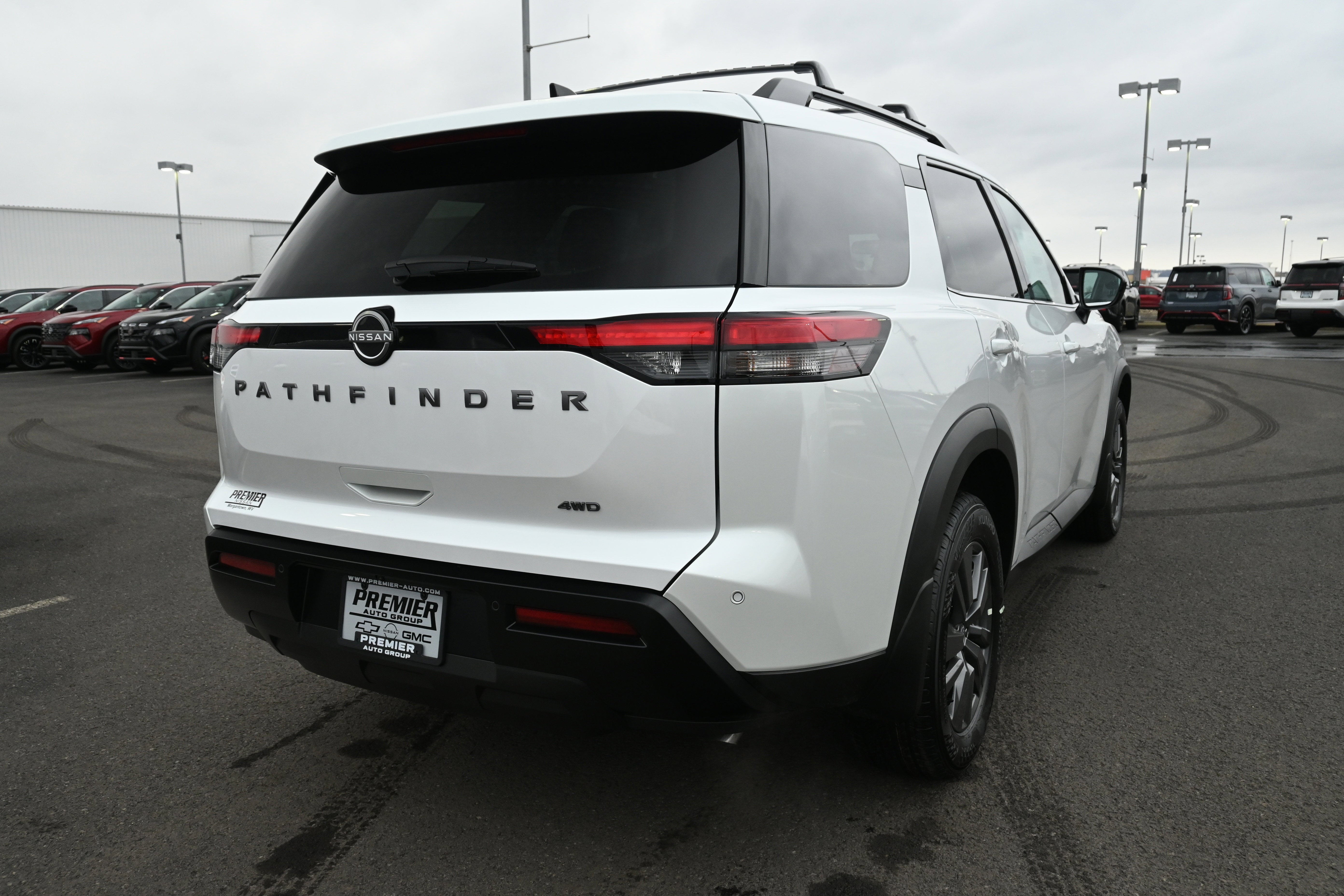 2026 Nissan Pathfinder SV