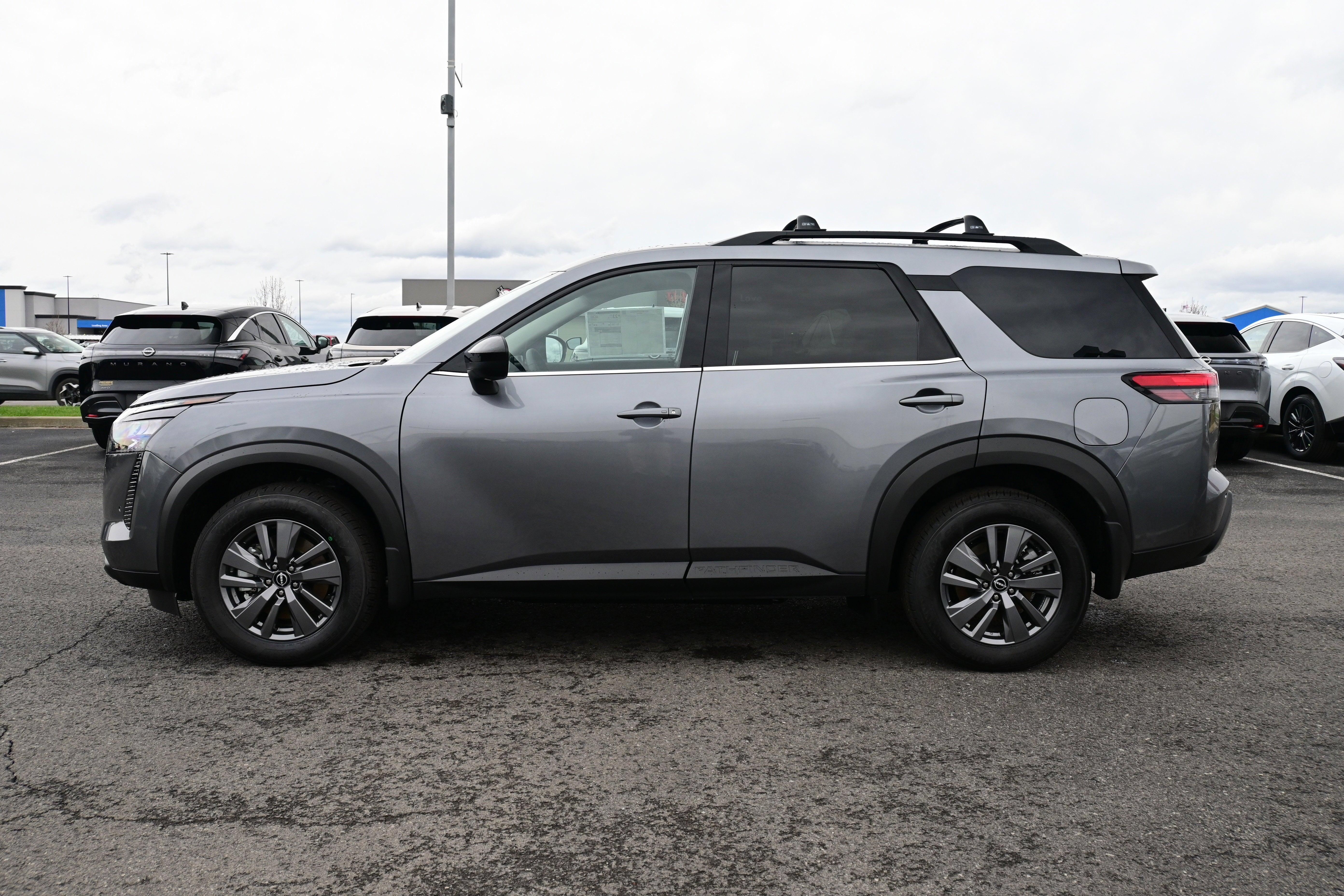 2026 Nissan Pathfinder SV