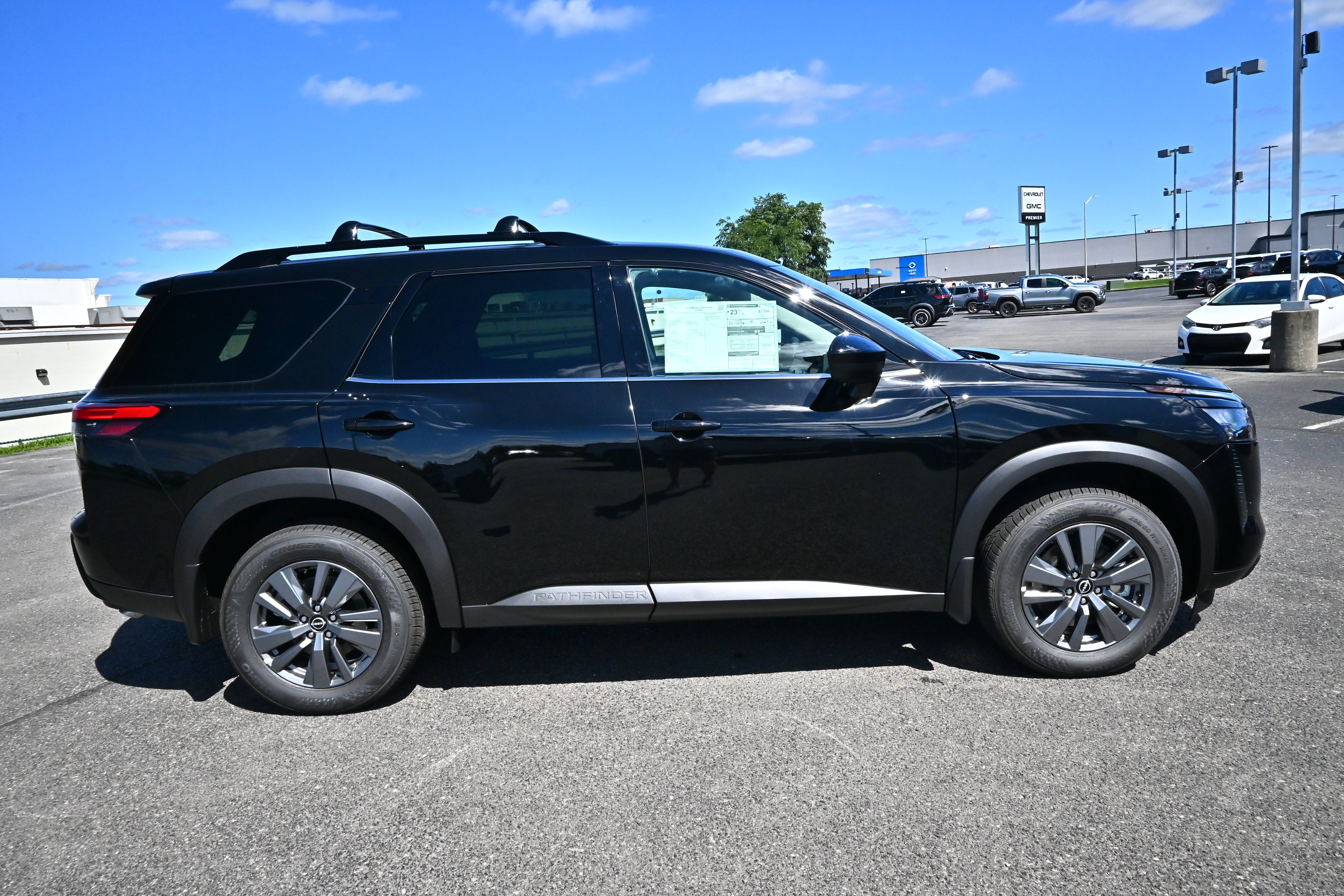 2026 Nissan Pathfinder SV
