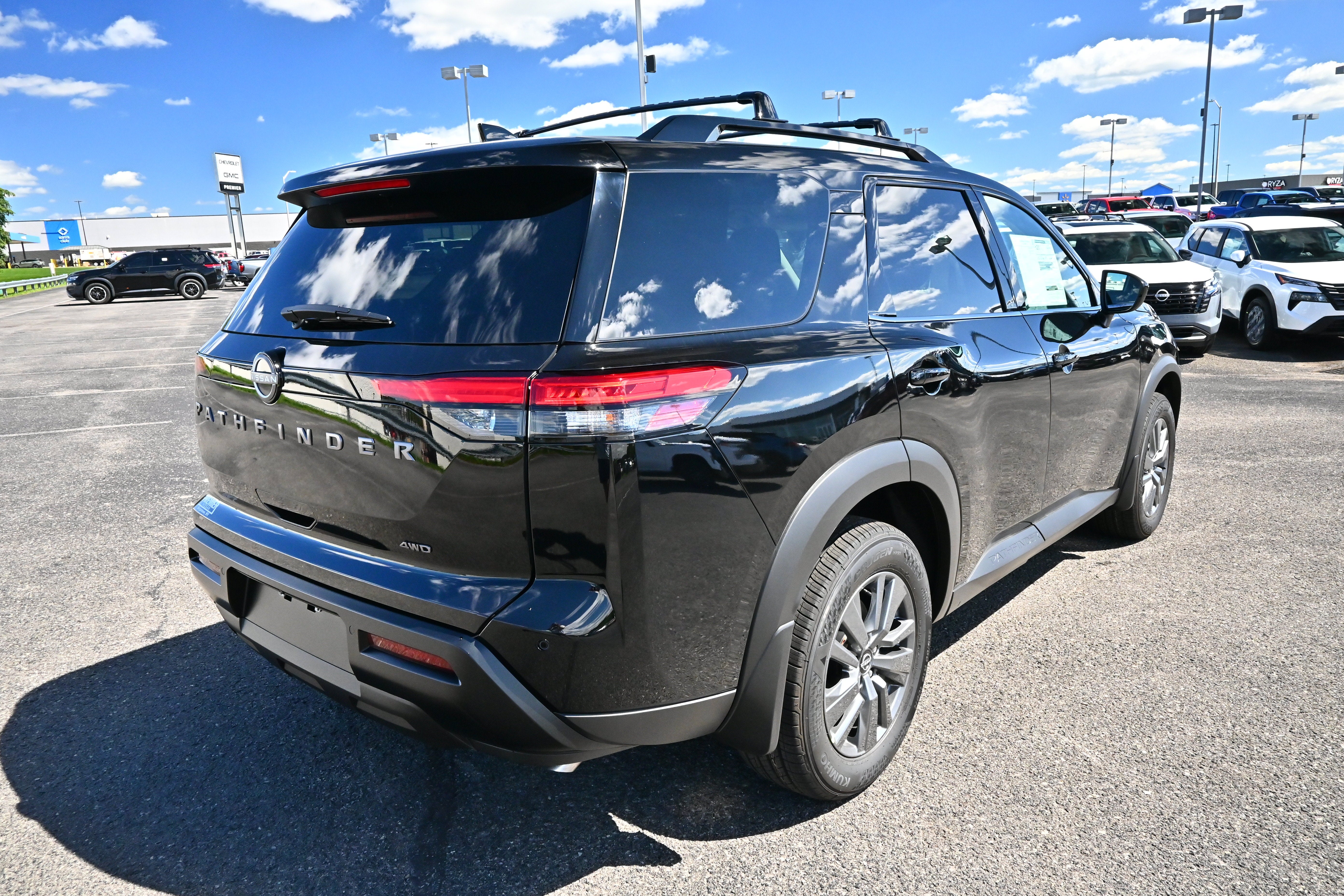 2026 Nissan Pathfinder SV