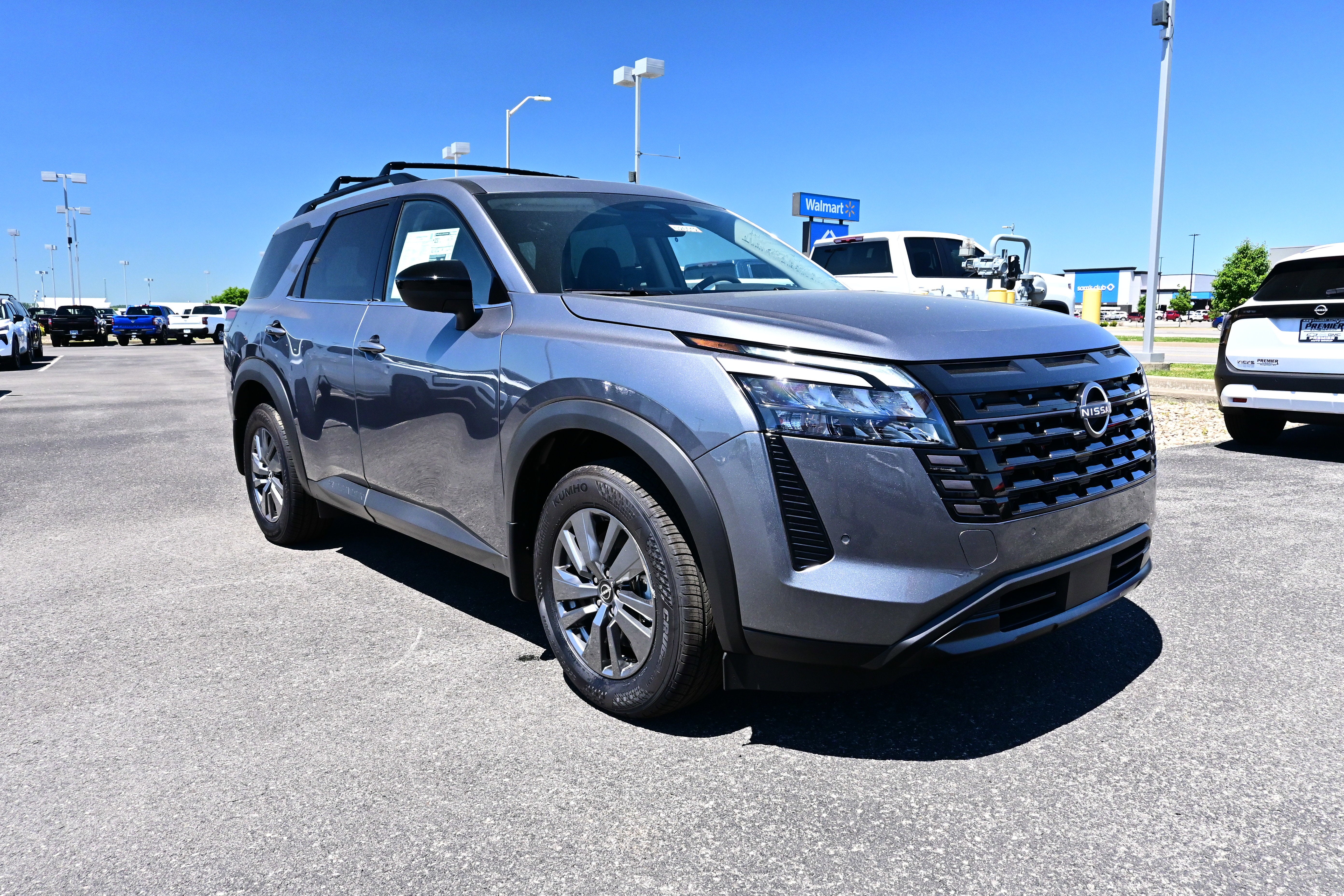 2026 Nissan Pathfinder SV