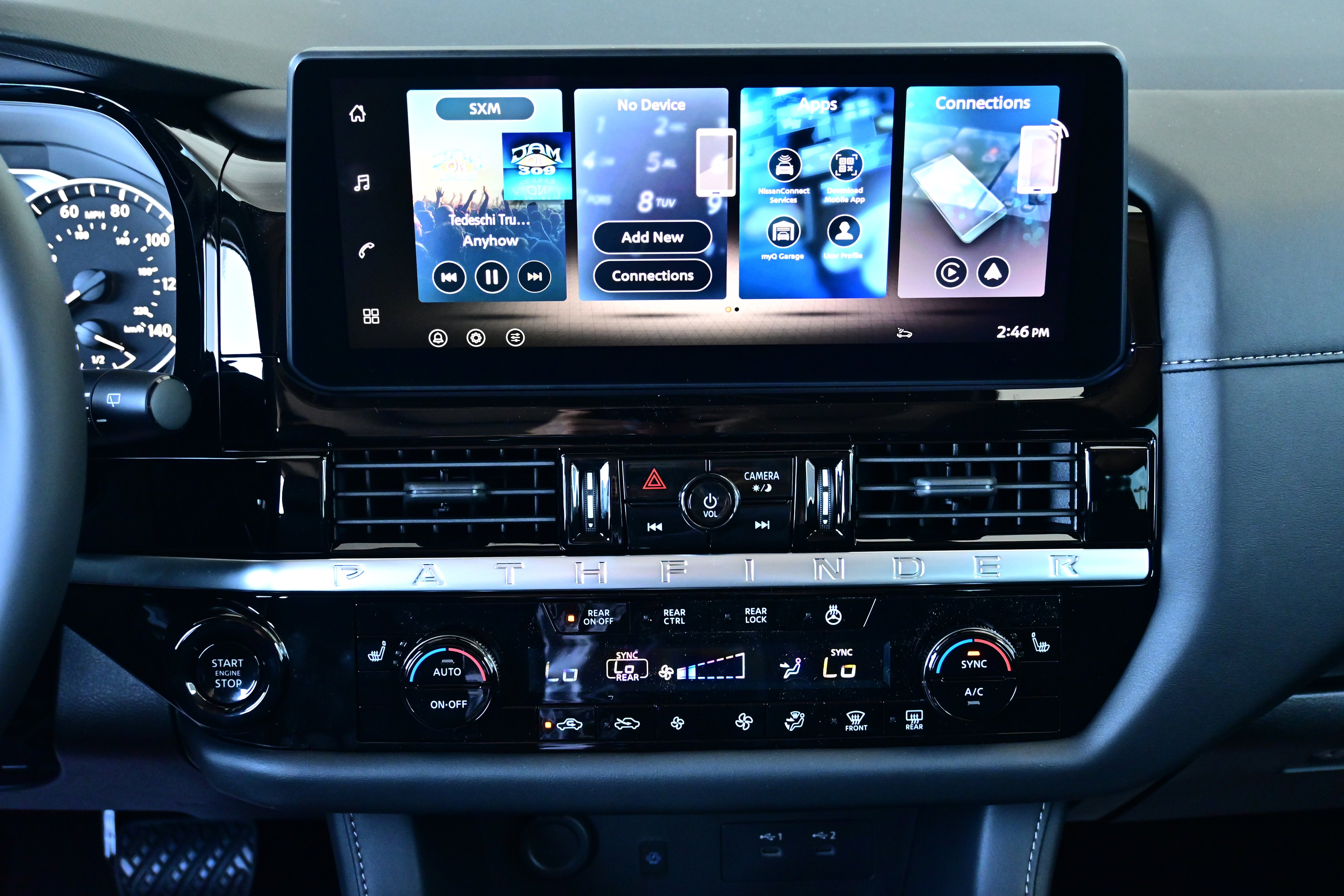 2026 Nissan Pathfinder SV
