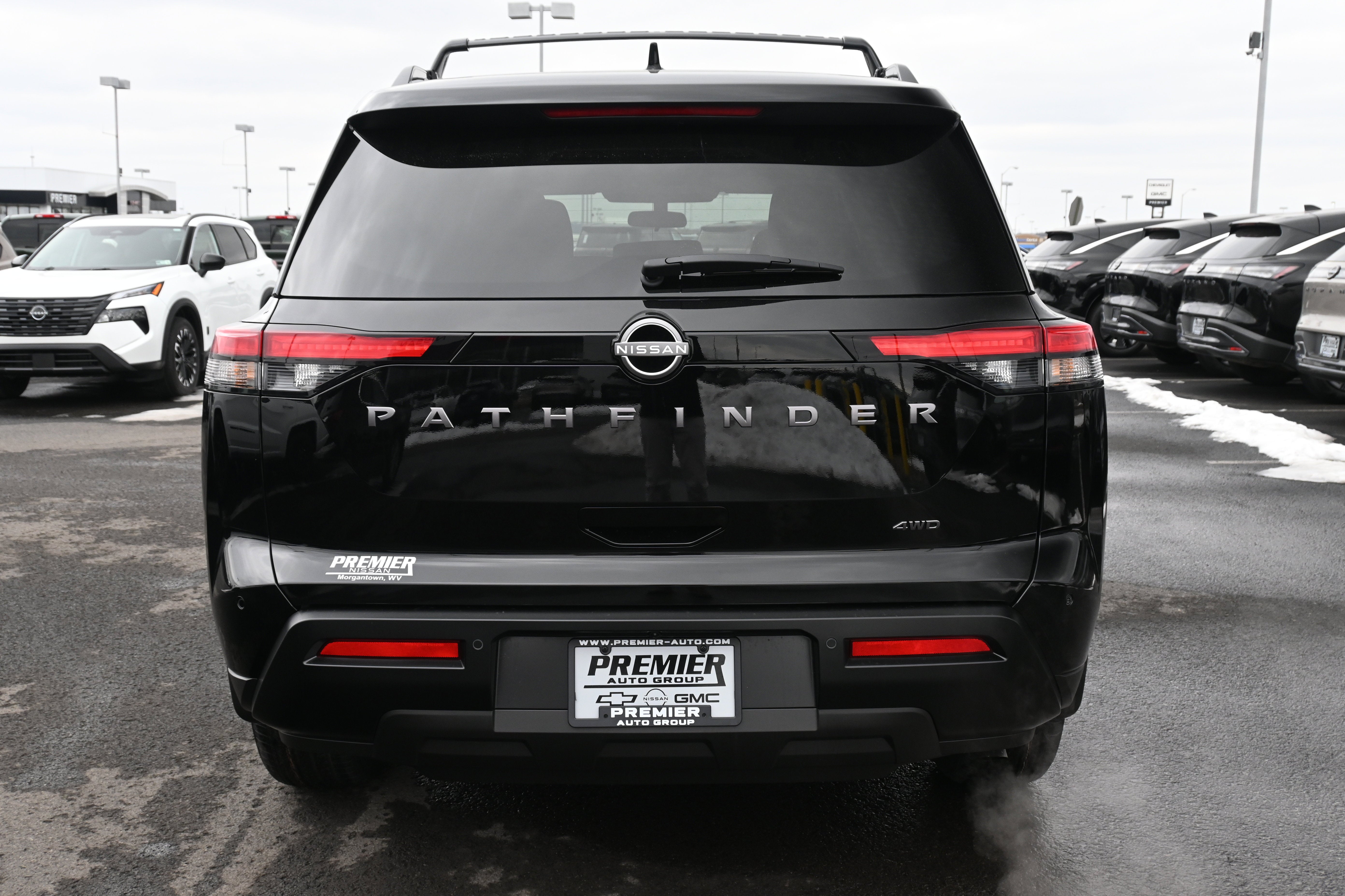 2026 Nissan Pathfinder SV