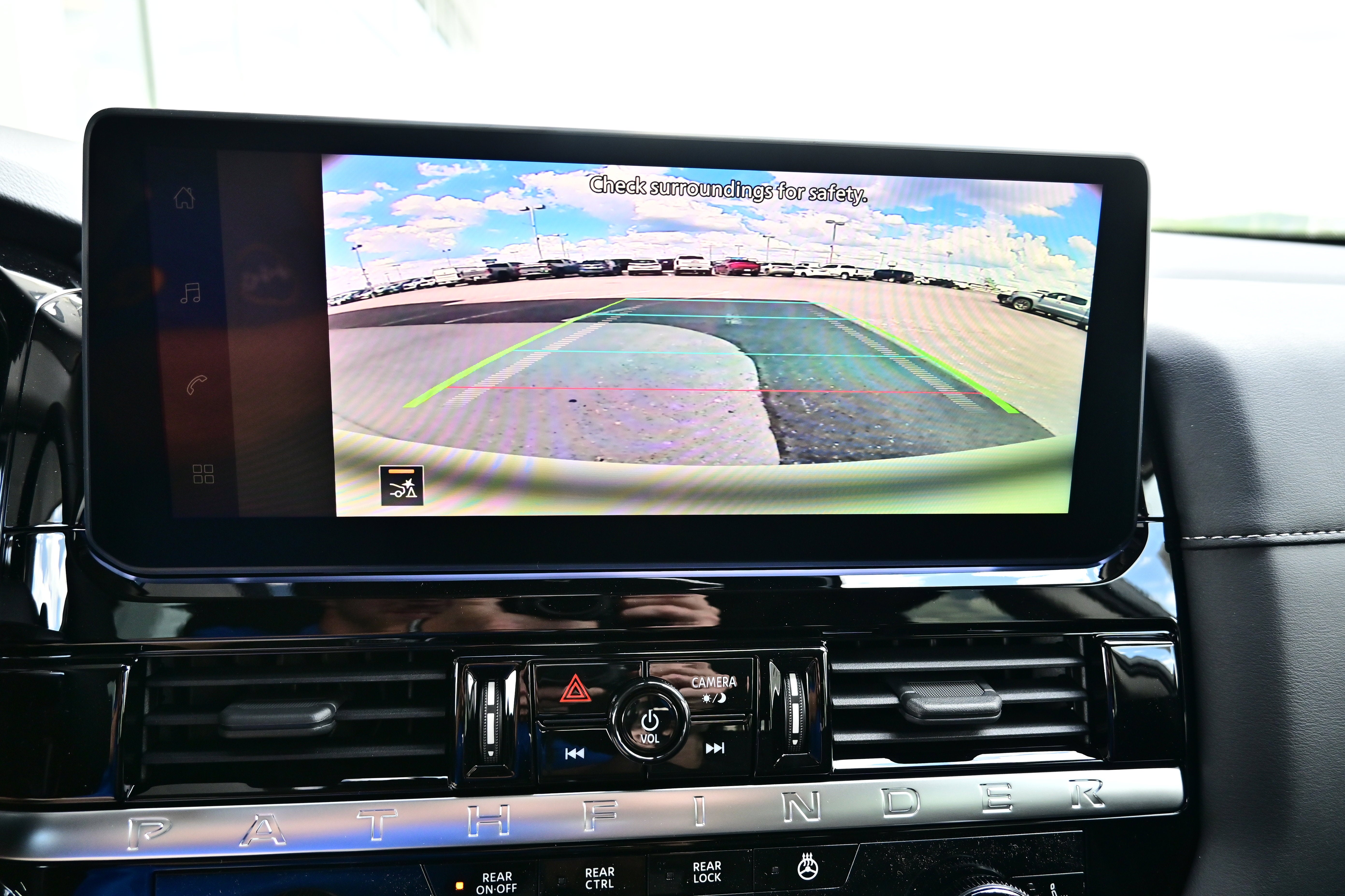 2026 Nissan Pathfinder SV