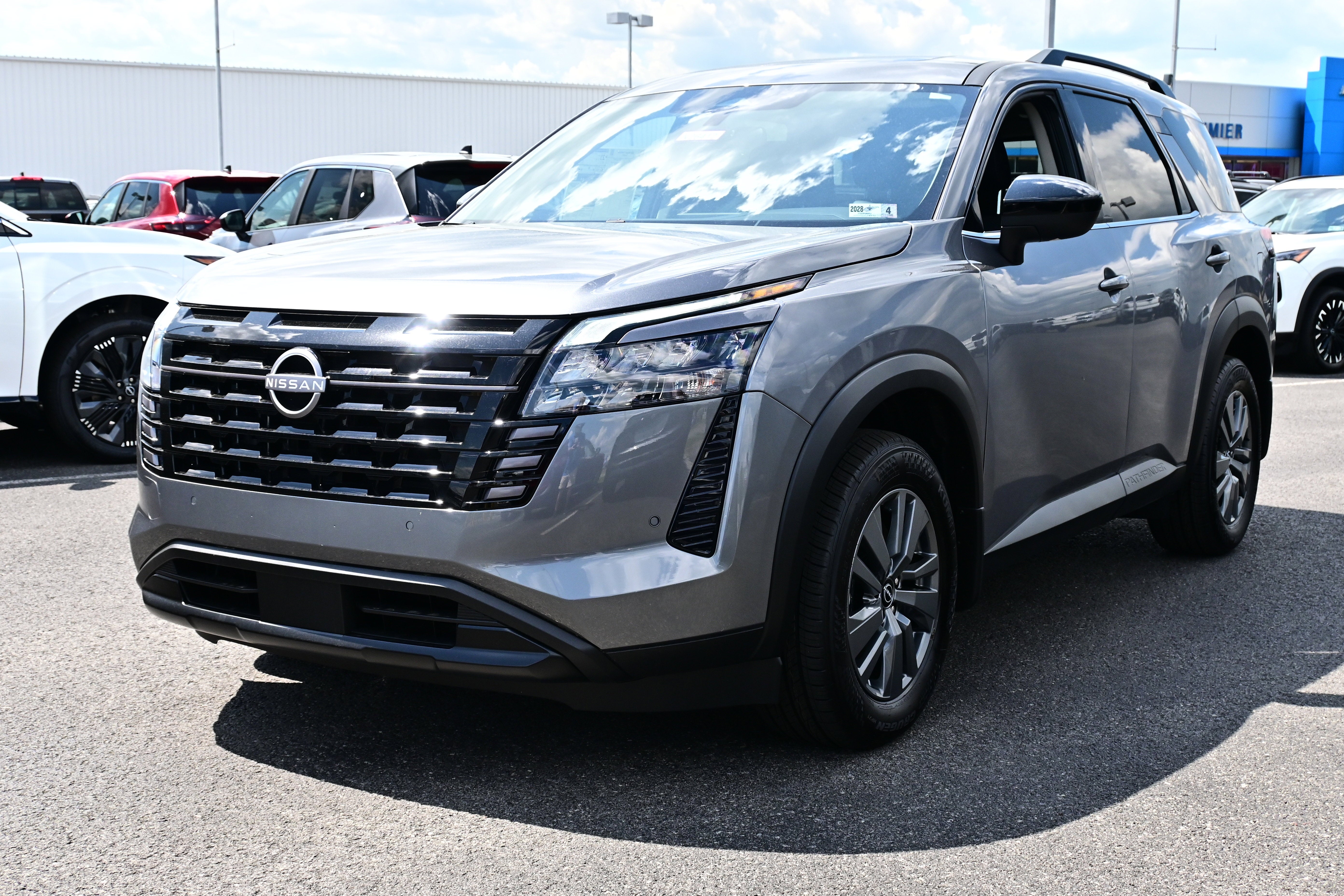 2026 Nissan Pathfinder SV