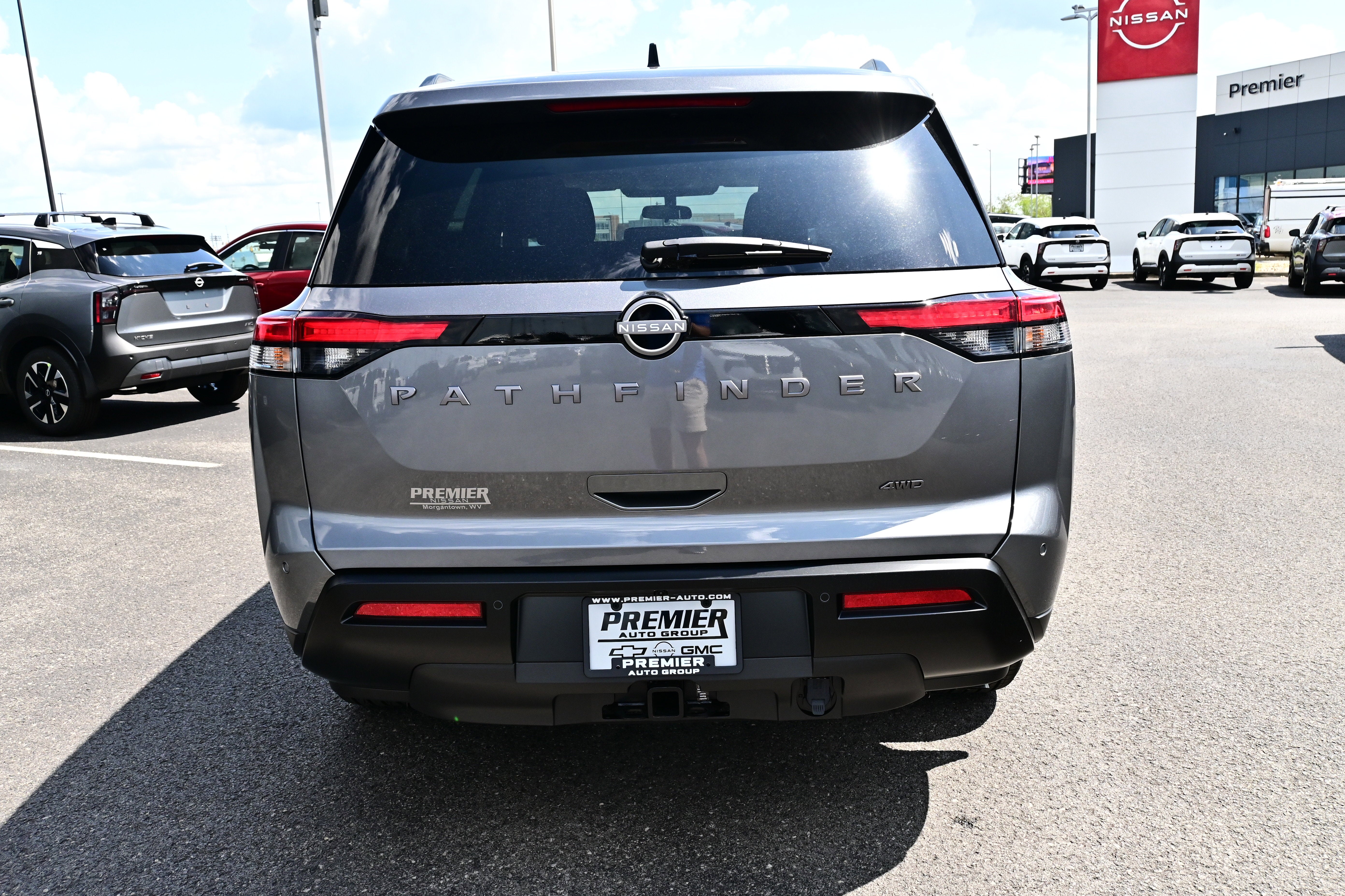 2026 Nissan Pathfinder SV