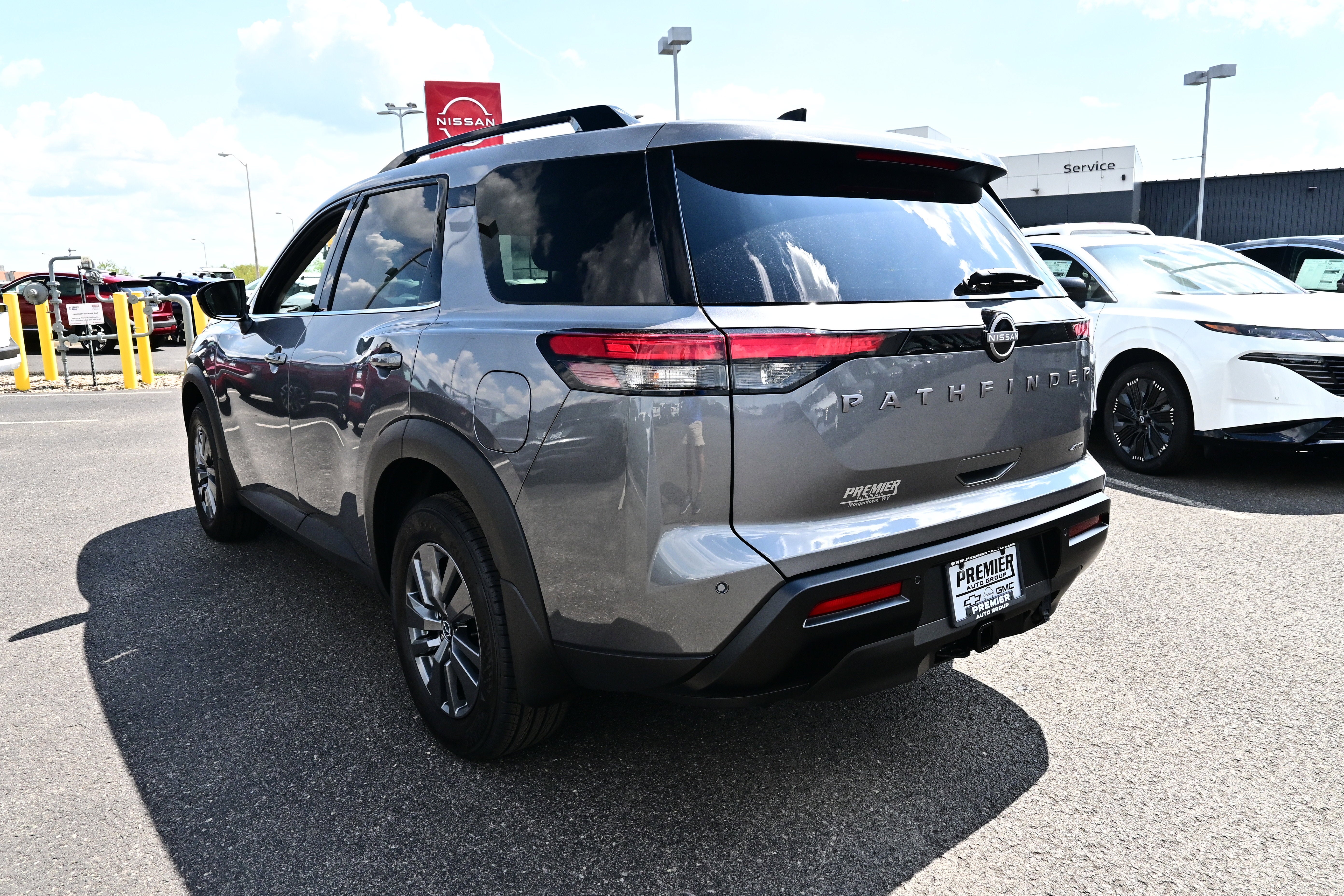 2026 Nissan Pathfinder SV