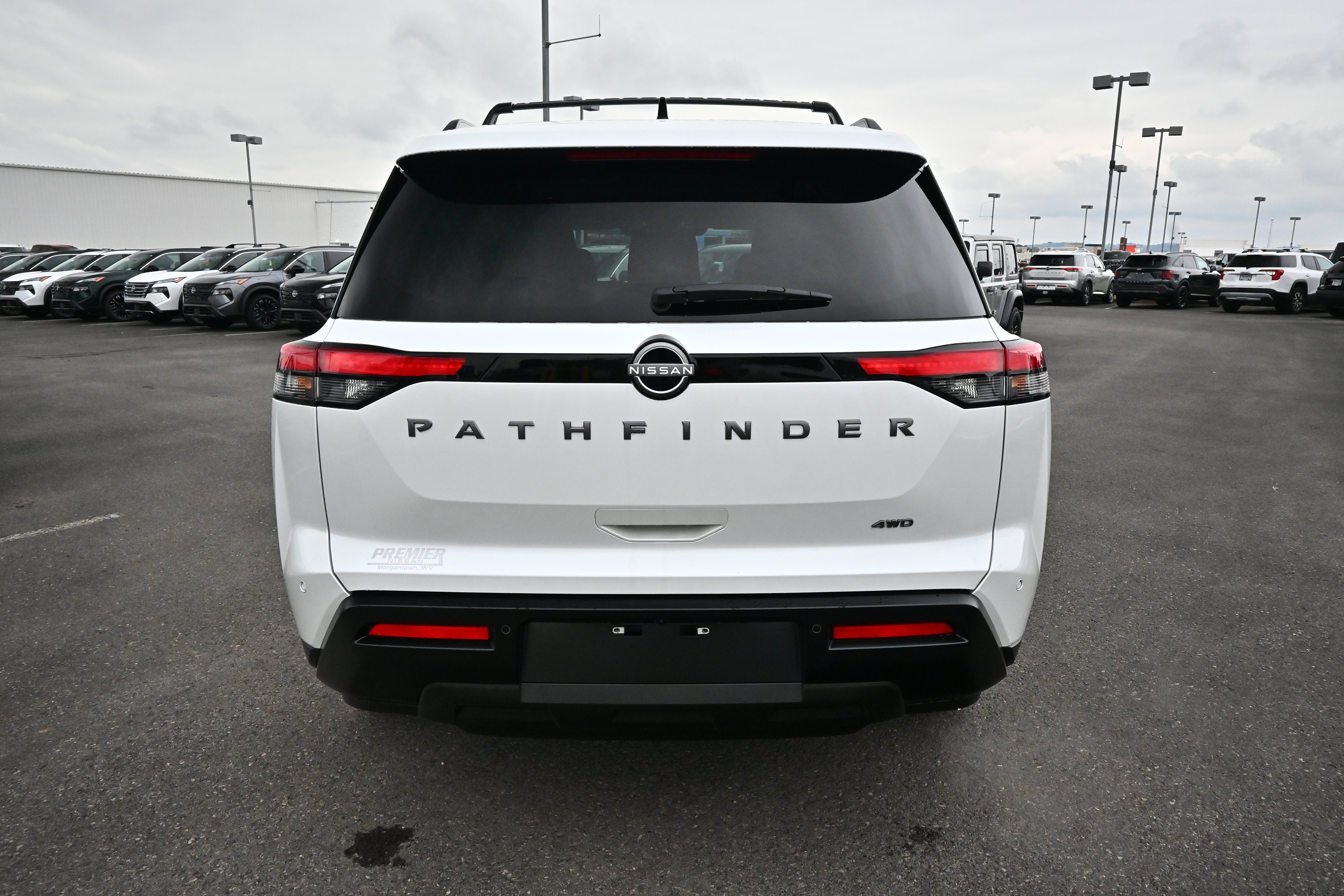 2026 Nissan Pathfinder SV