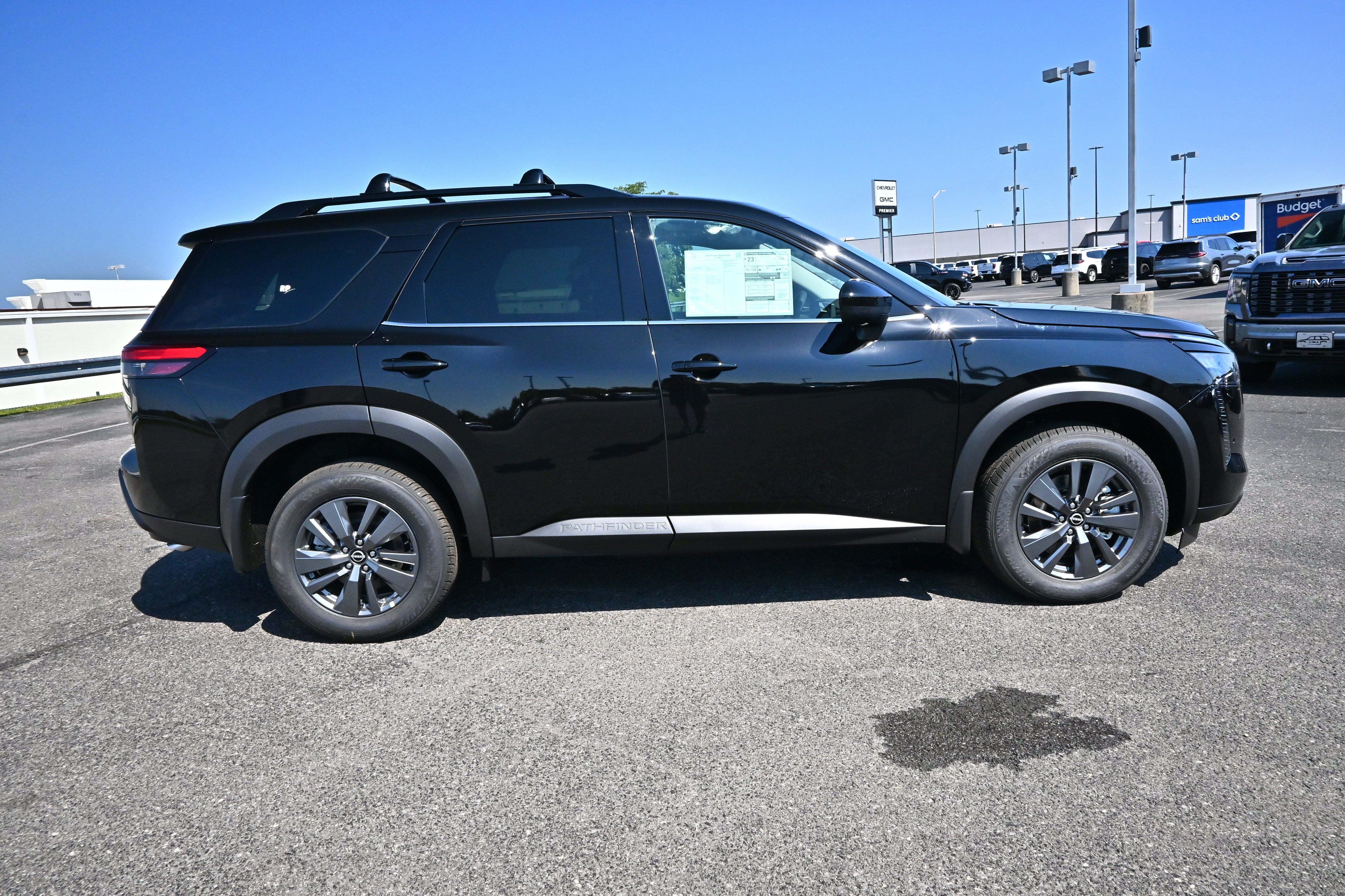 2026 Nissan Pathfinder SV