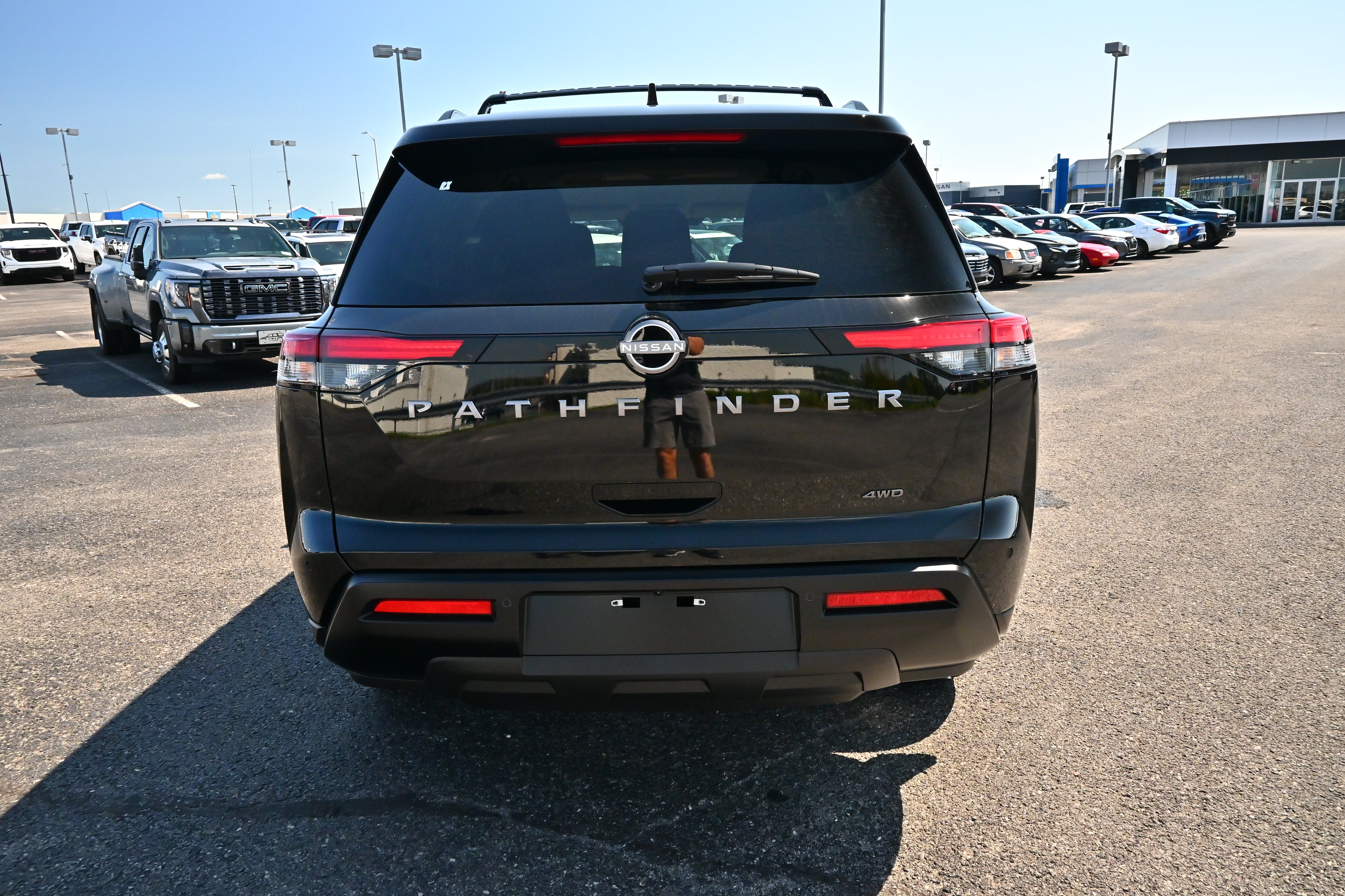 2026 Nissan Pathfinder SV