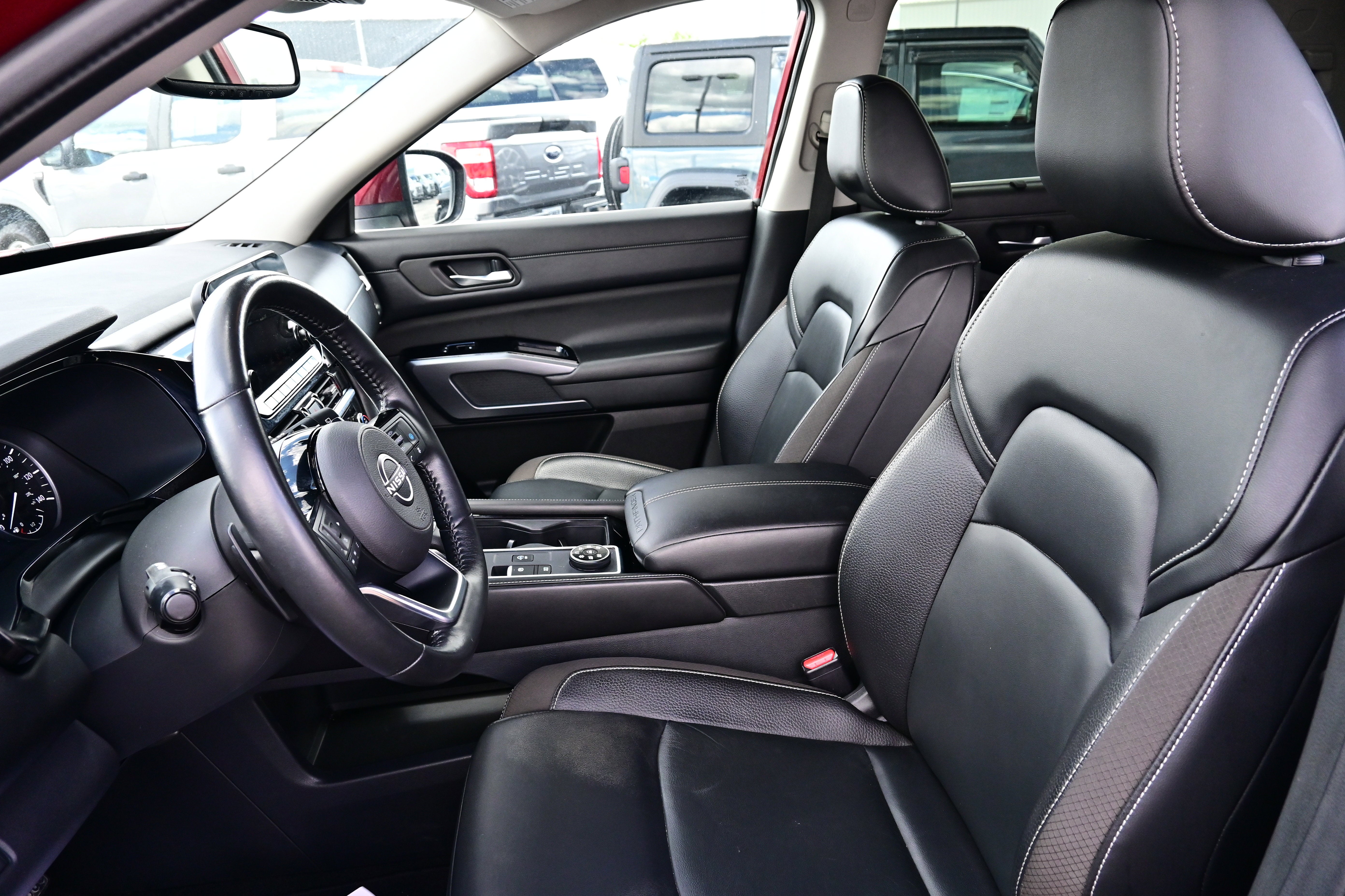 2022 Nissan Pathfinder SL