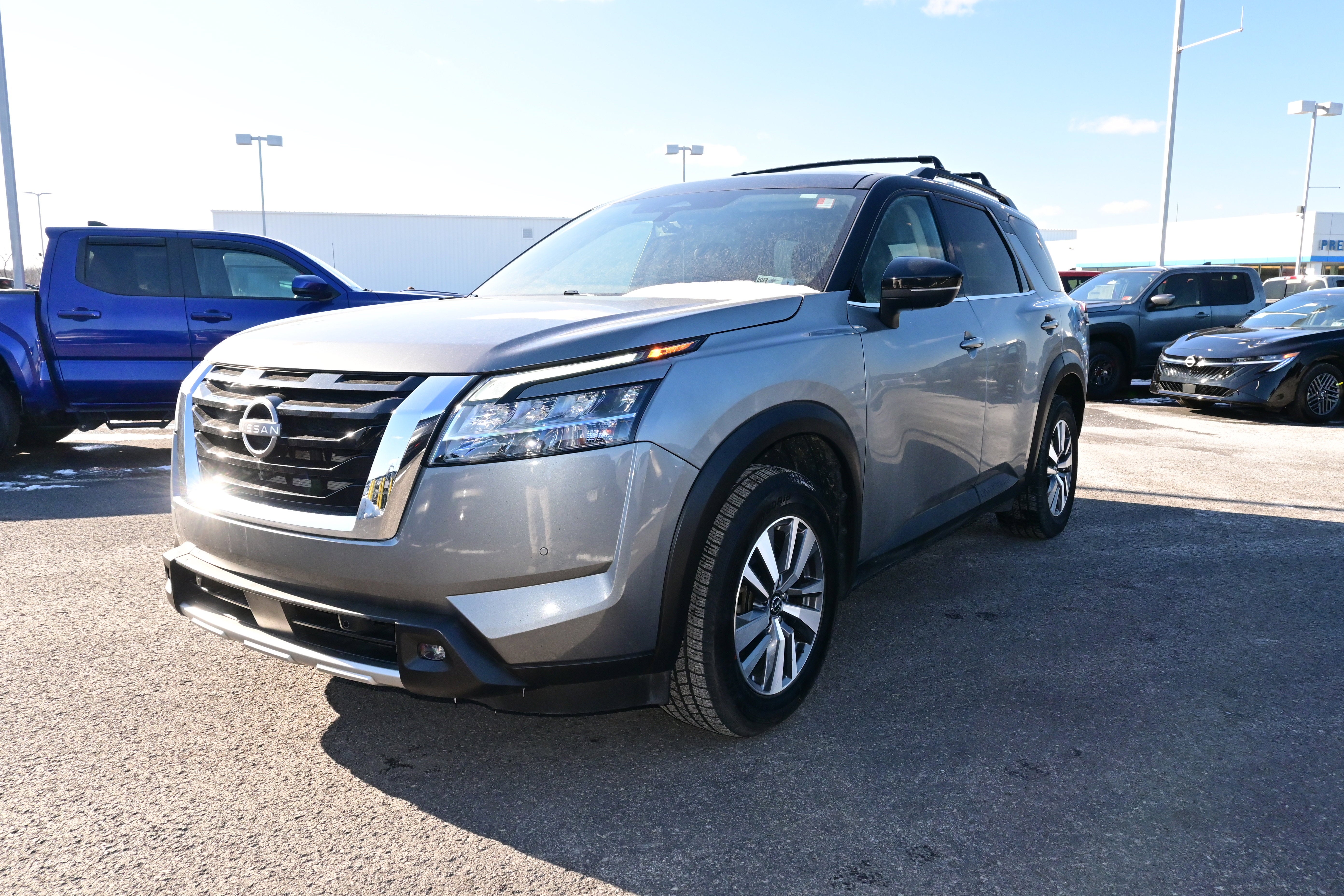 2023 Nissan Pathfinder SL