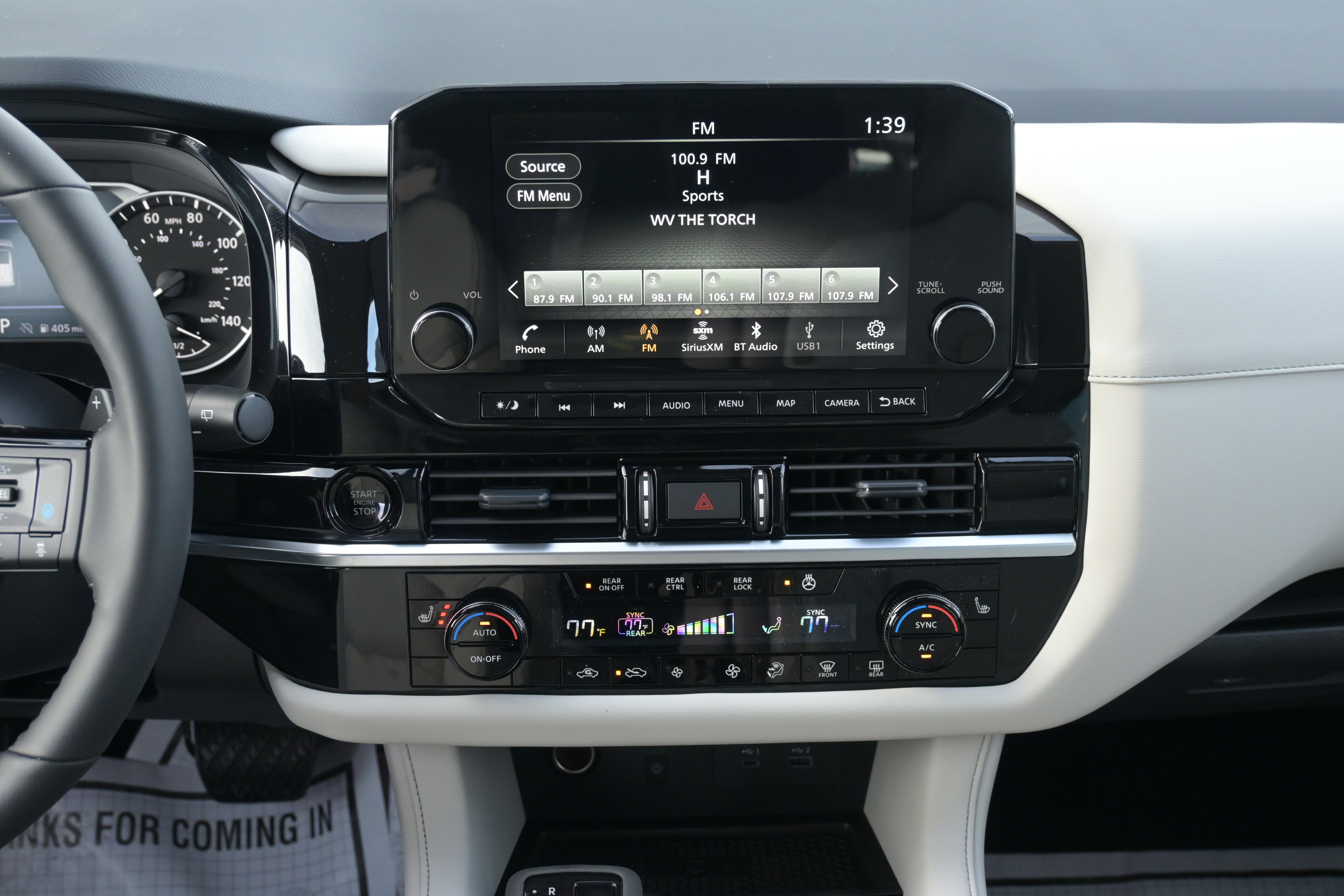 2025 Nissan Pathfinder SL