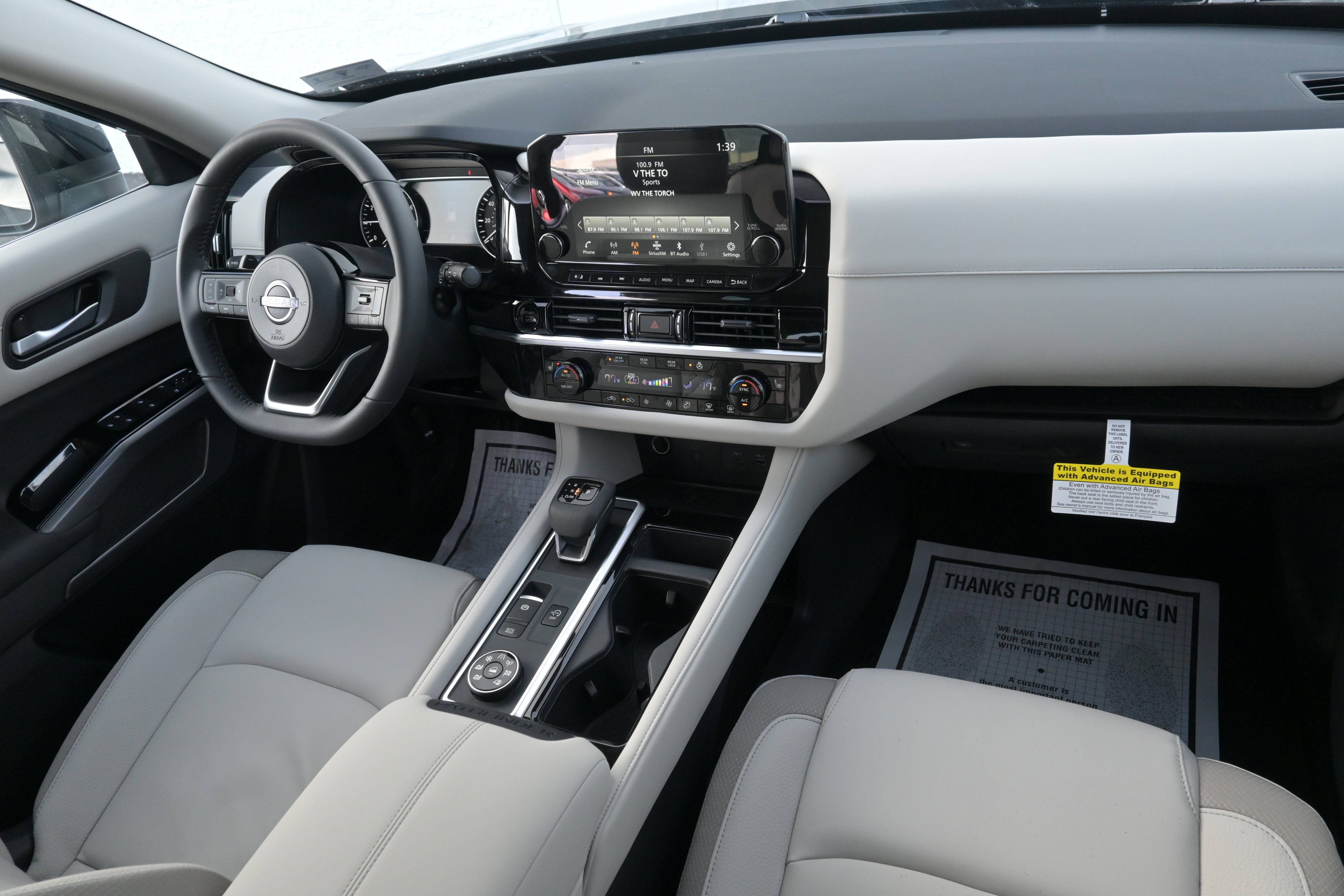 2025 Nissan Pathfinder SL