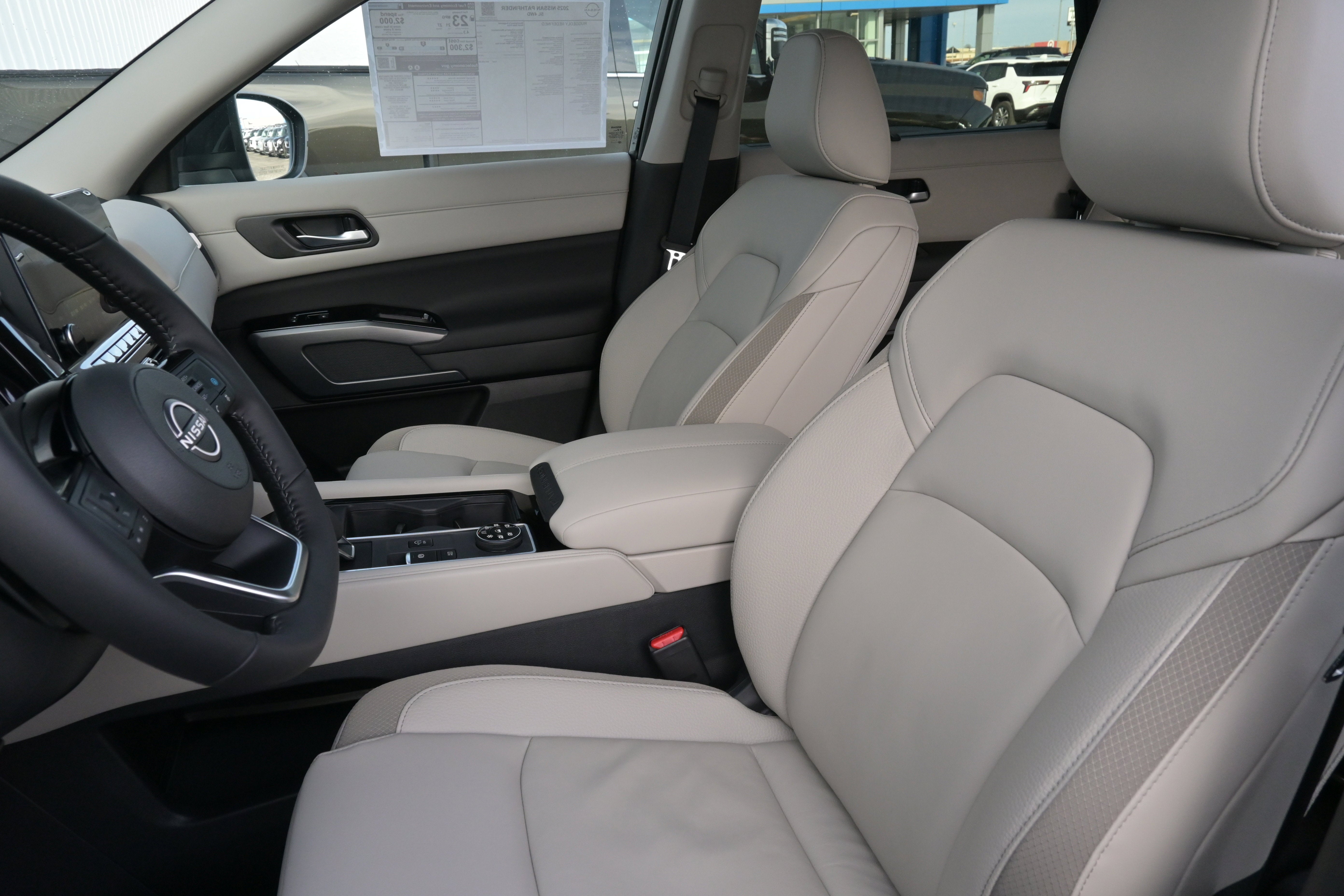 2025 Nissan Pathfinder SL