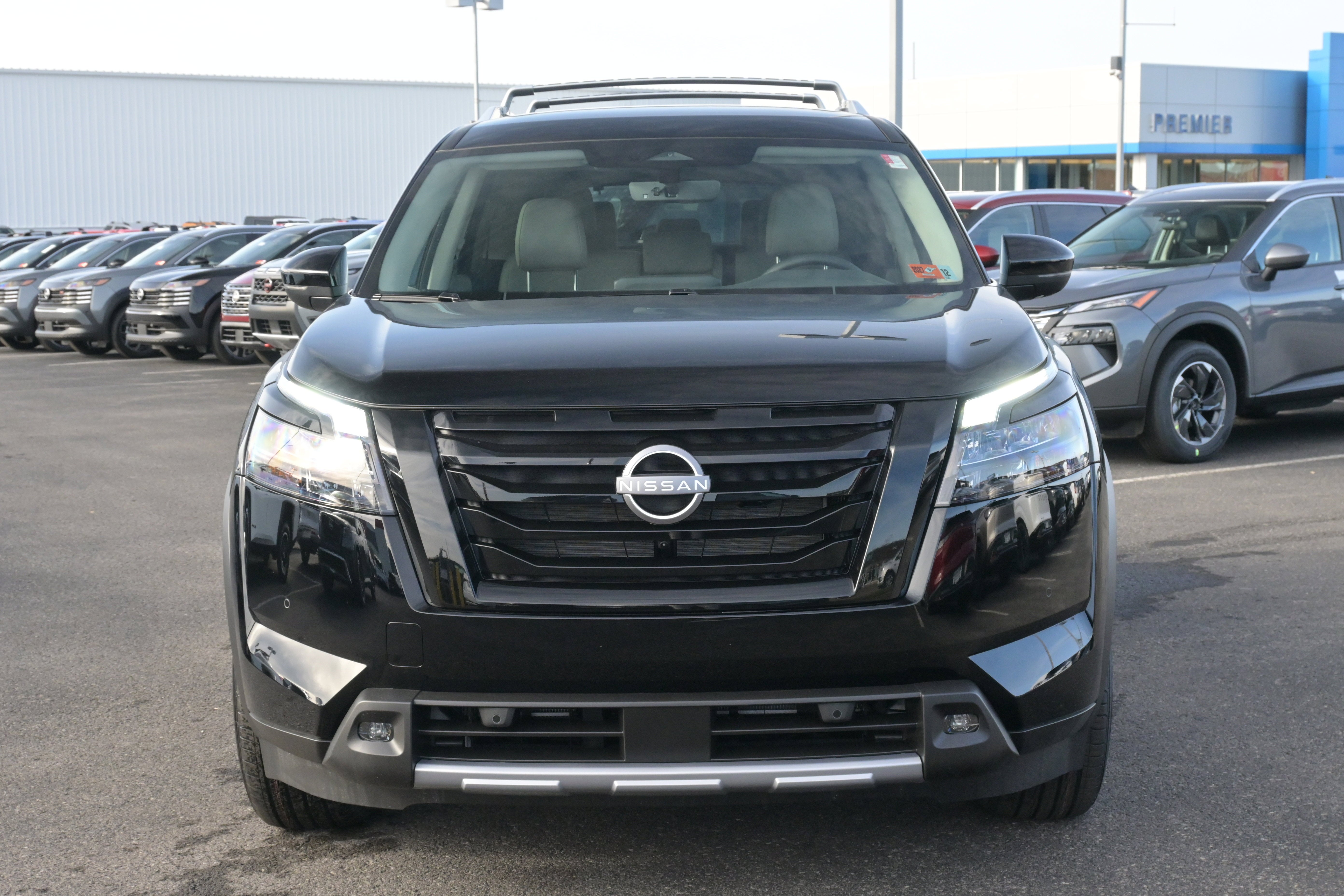 2025 Nissan Pathfinder SL