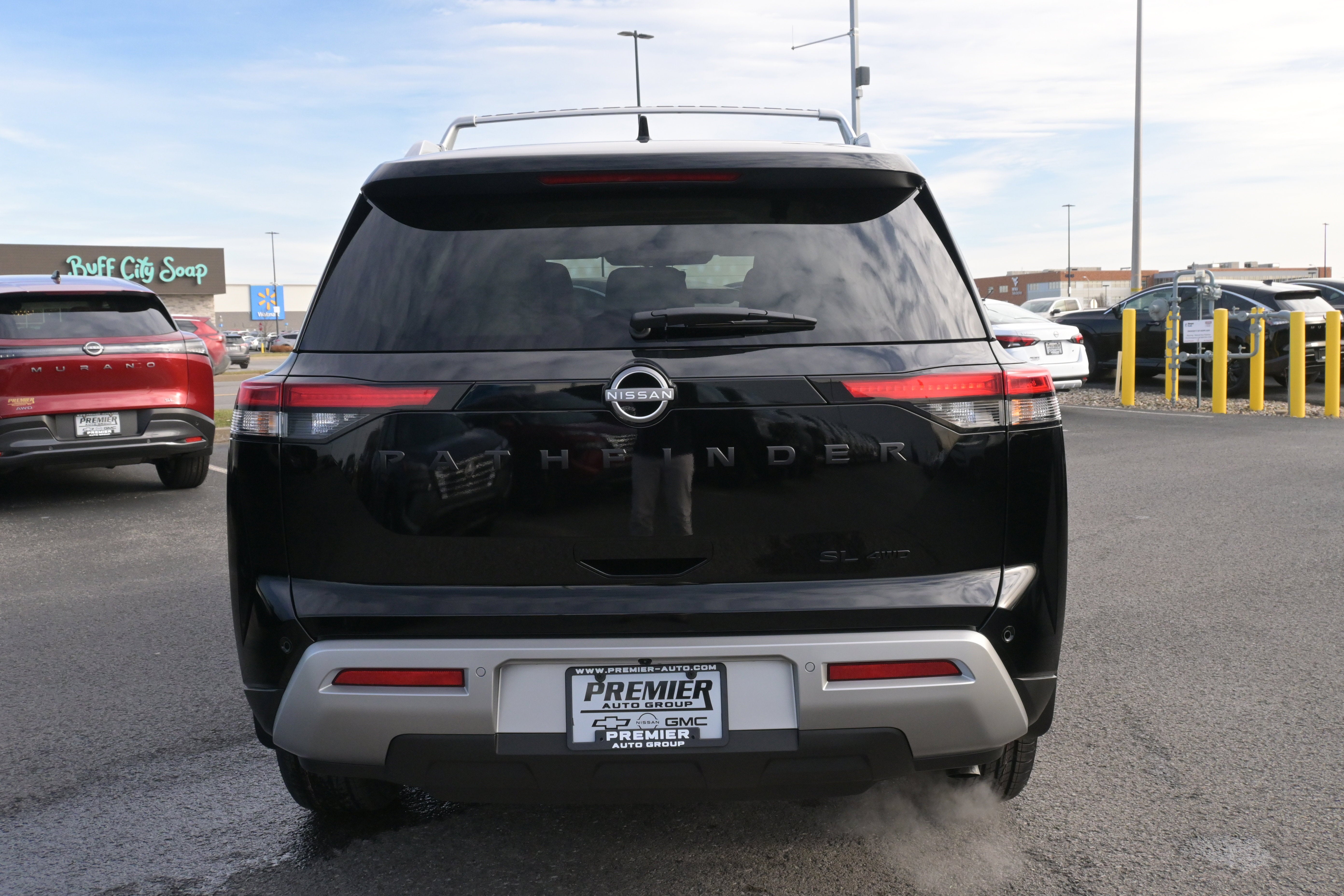 2025 Nissan Pathfinder SL