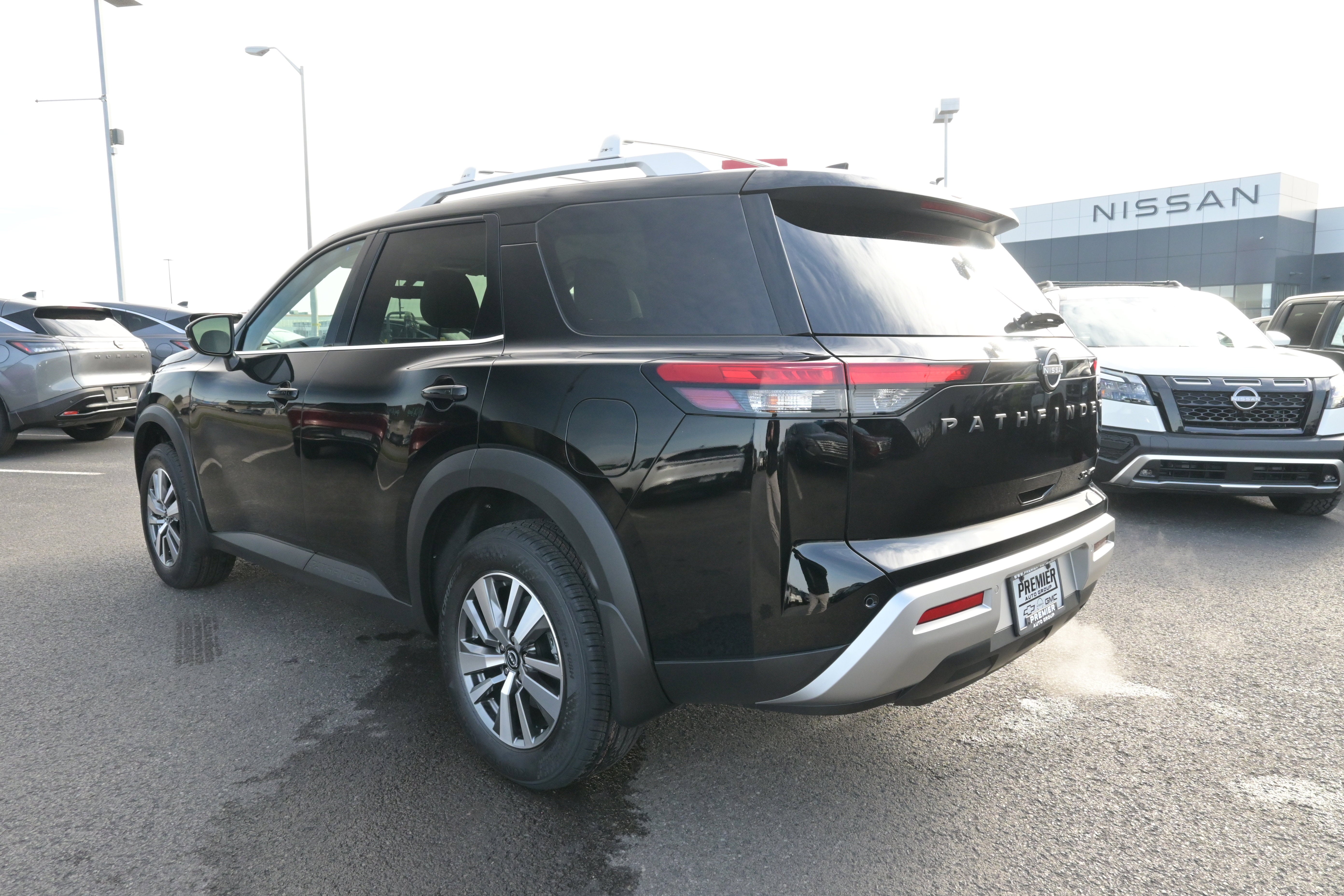 2025 Nissan Pathfinder SL