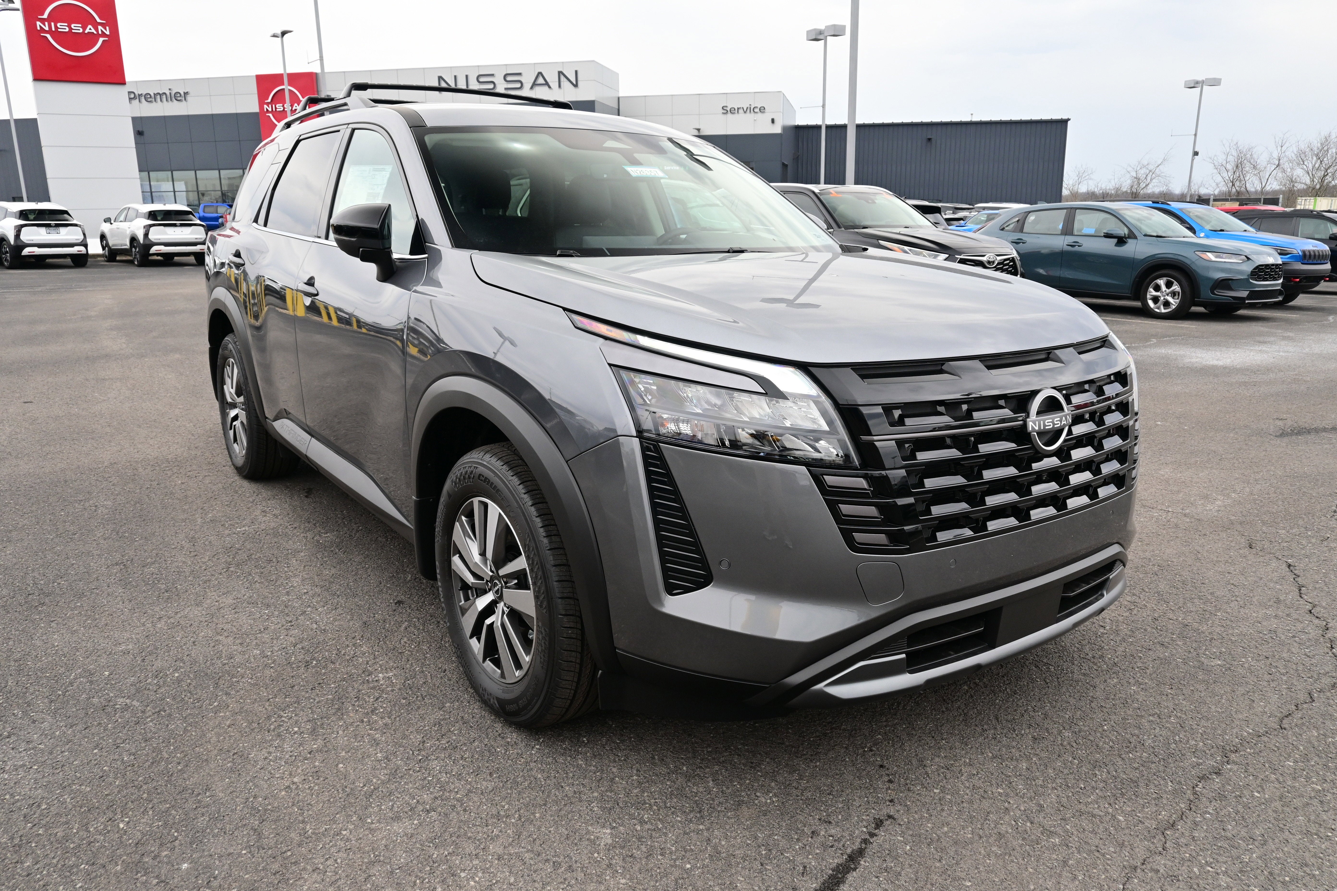 2026 Nissan Pathfinder SL