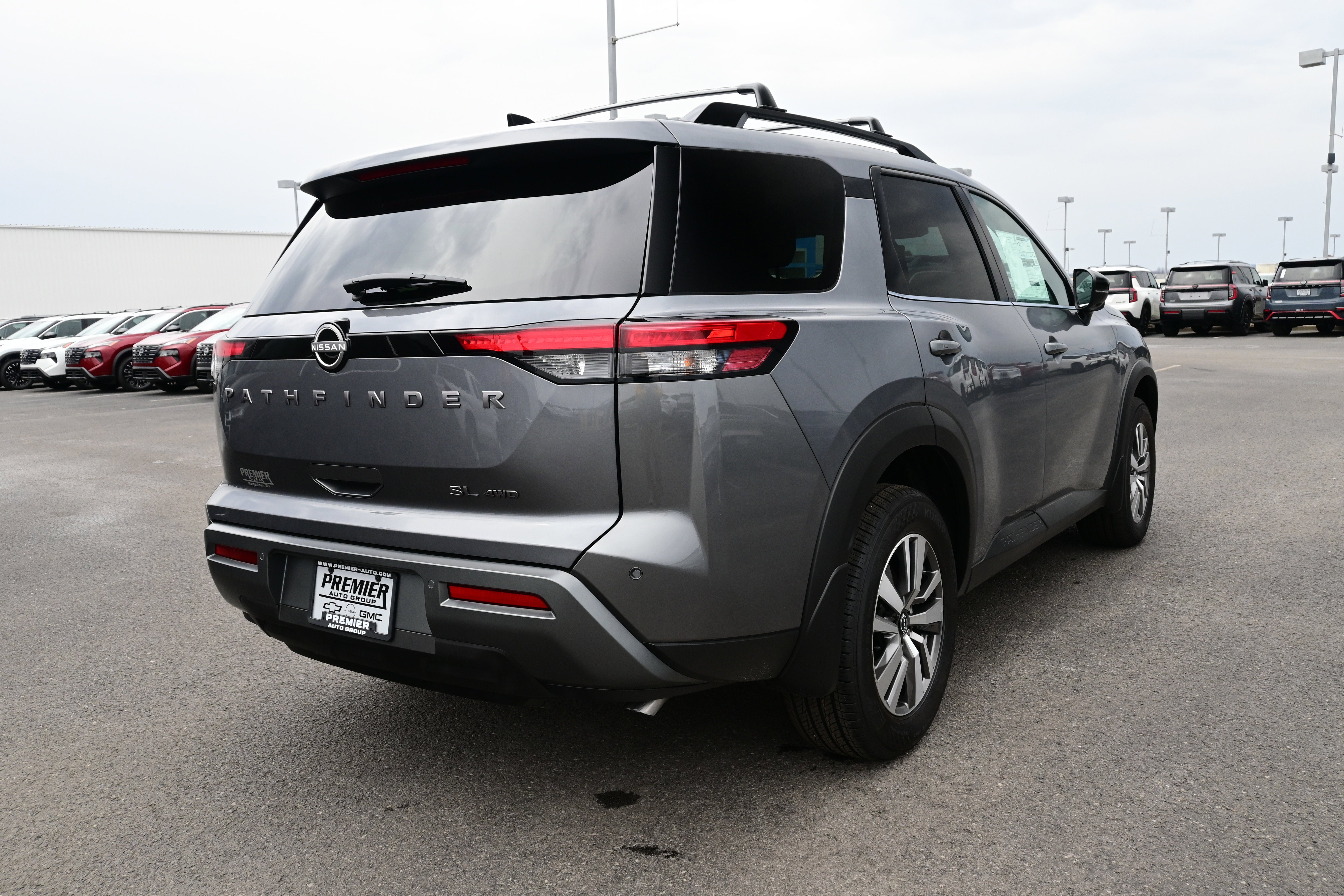 2026 Nissan Pathfinder SL