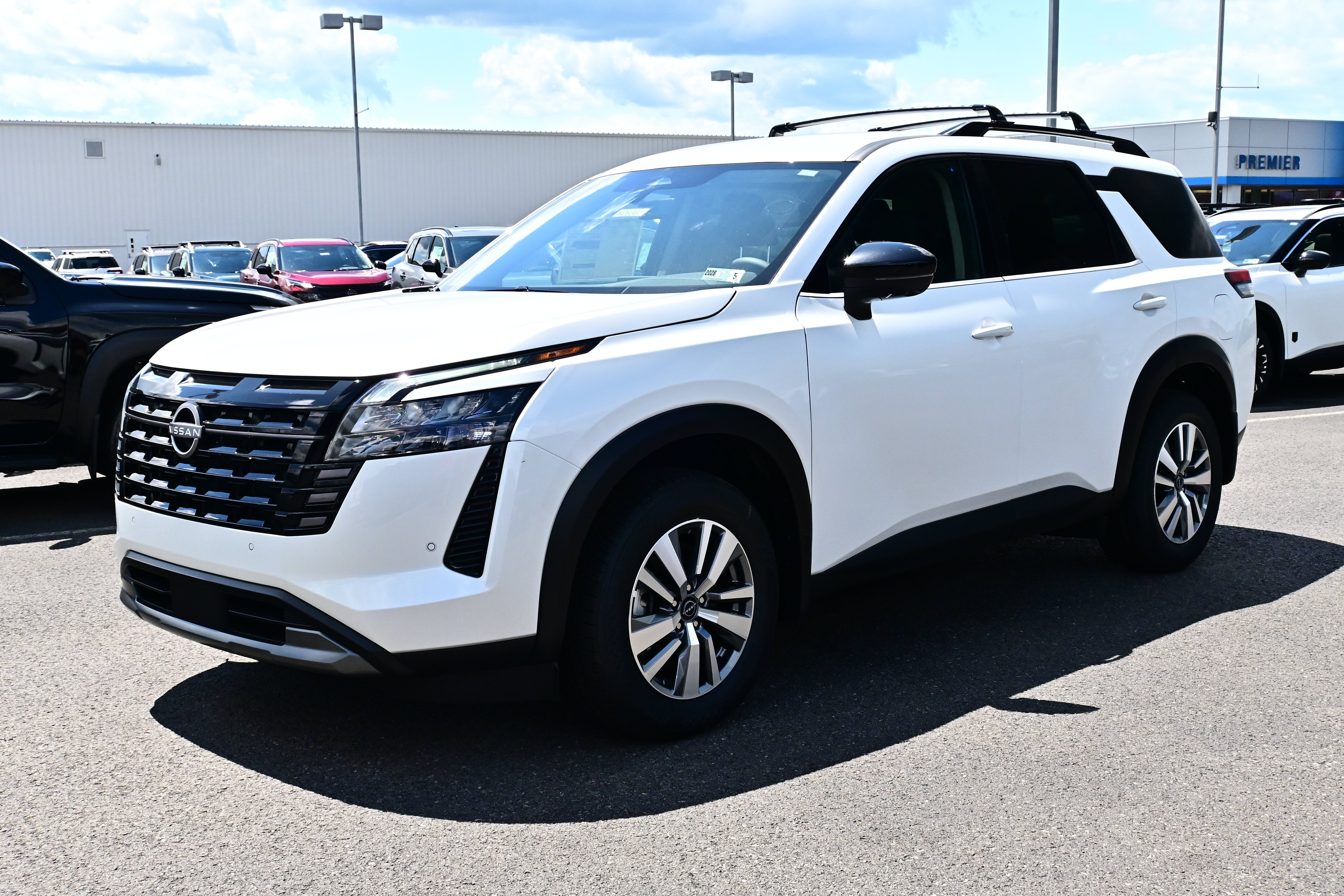 2026 Nissan Pathfinder SL