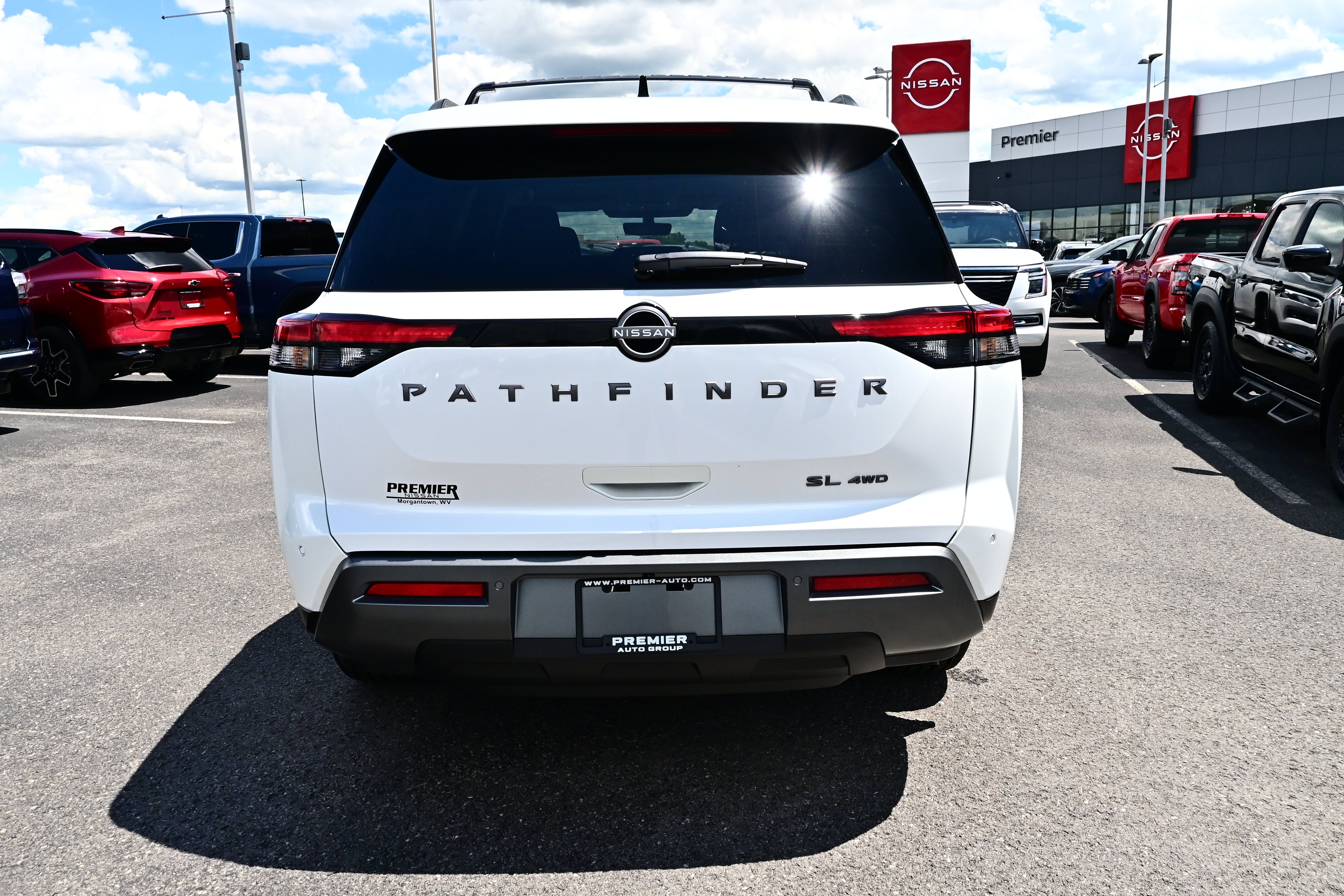 2026 Nissan Pathfinder SL