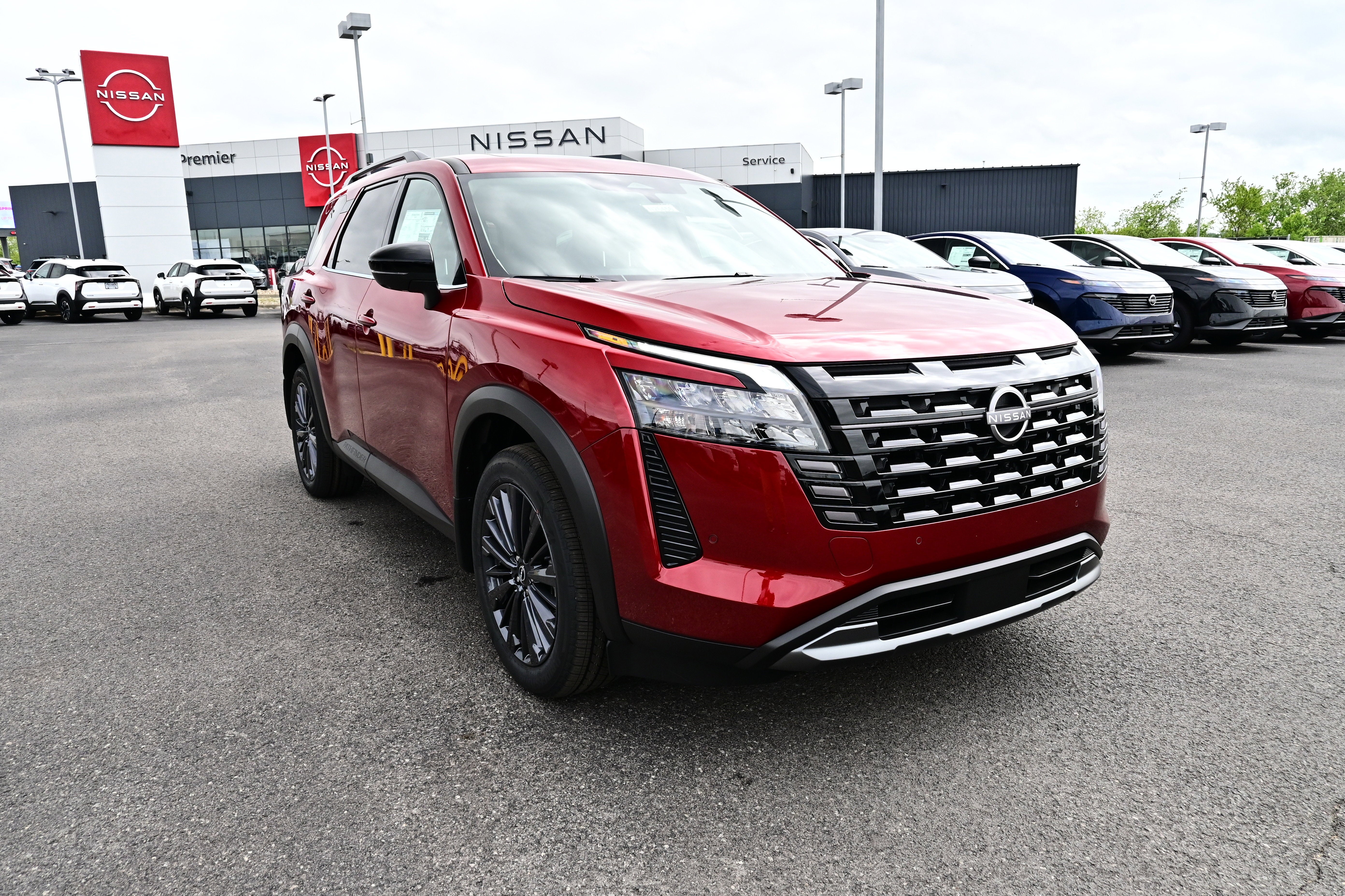 2026 Nissan Pathfinder SL