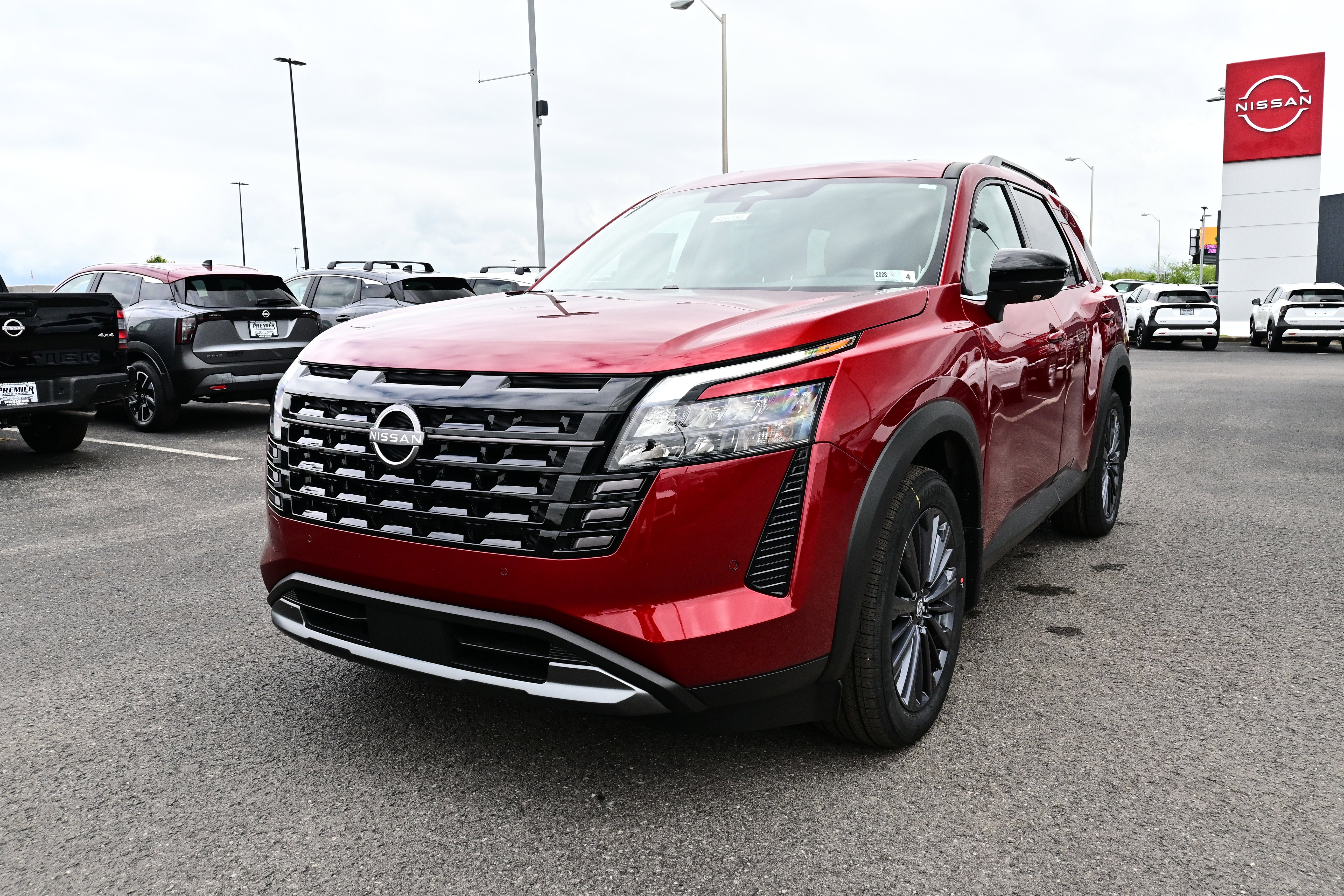 2026 Nissan Pathfinder SL