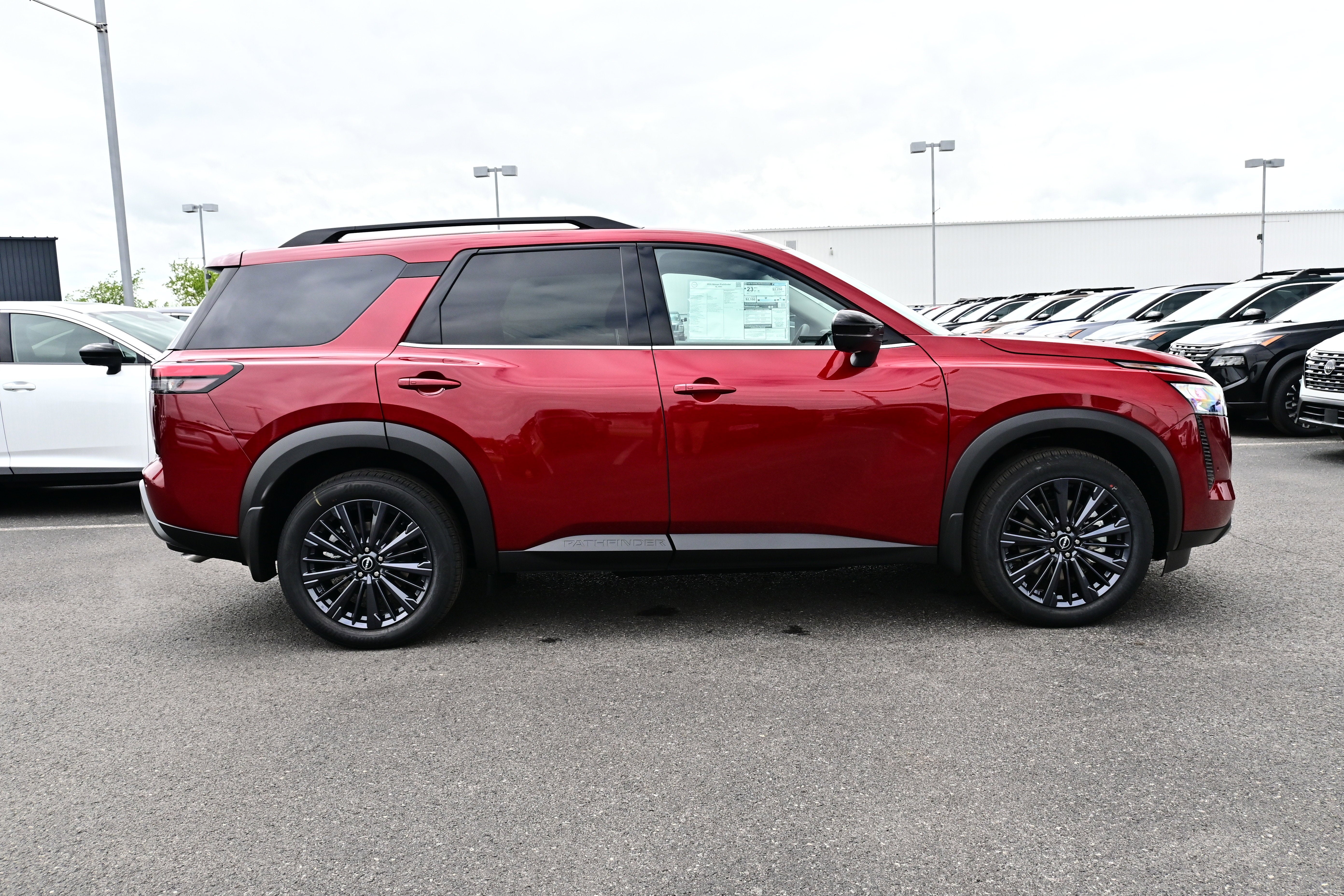 2026 Nissan Pathfinder SL