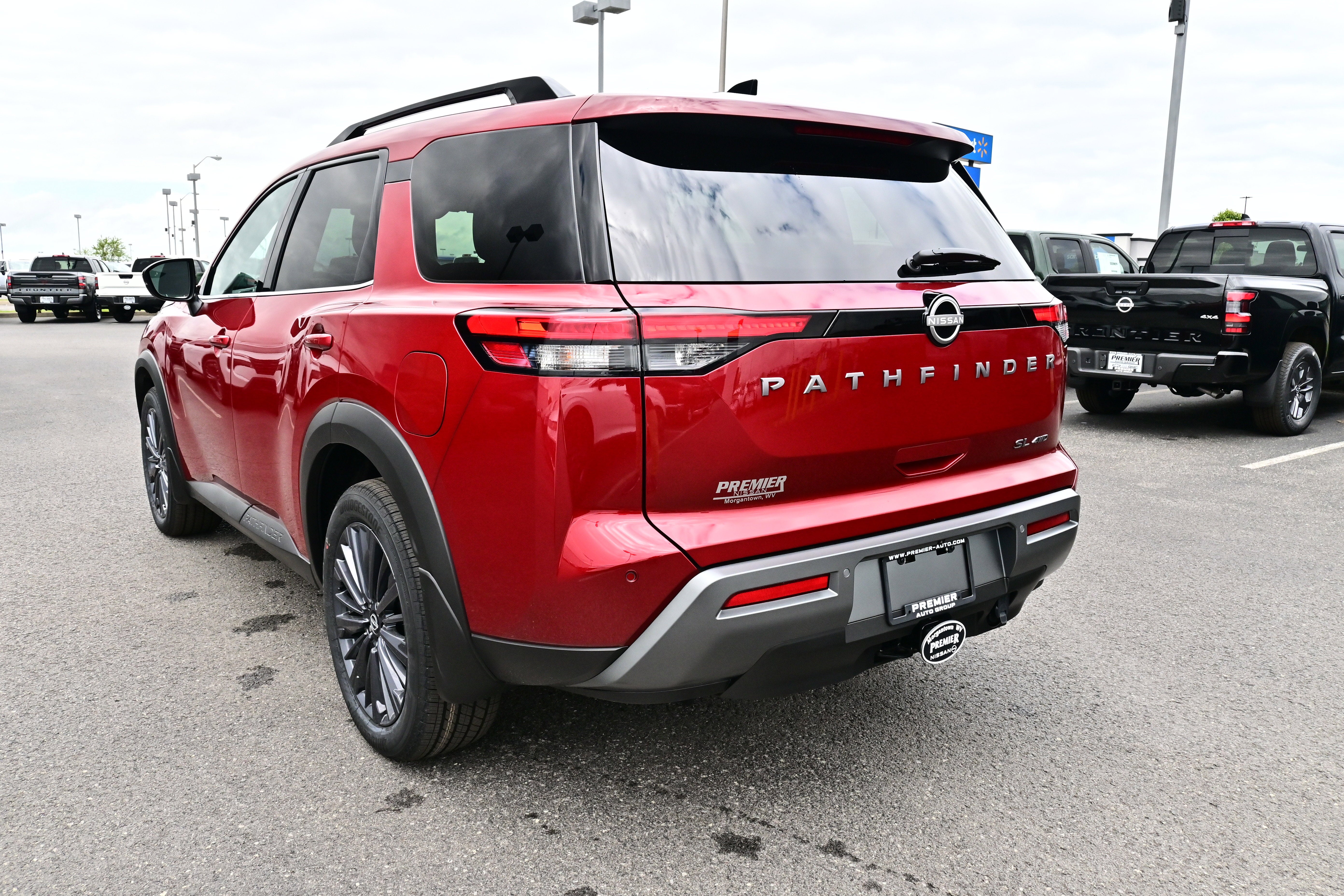 2026 Nissan Pathfinder SL