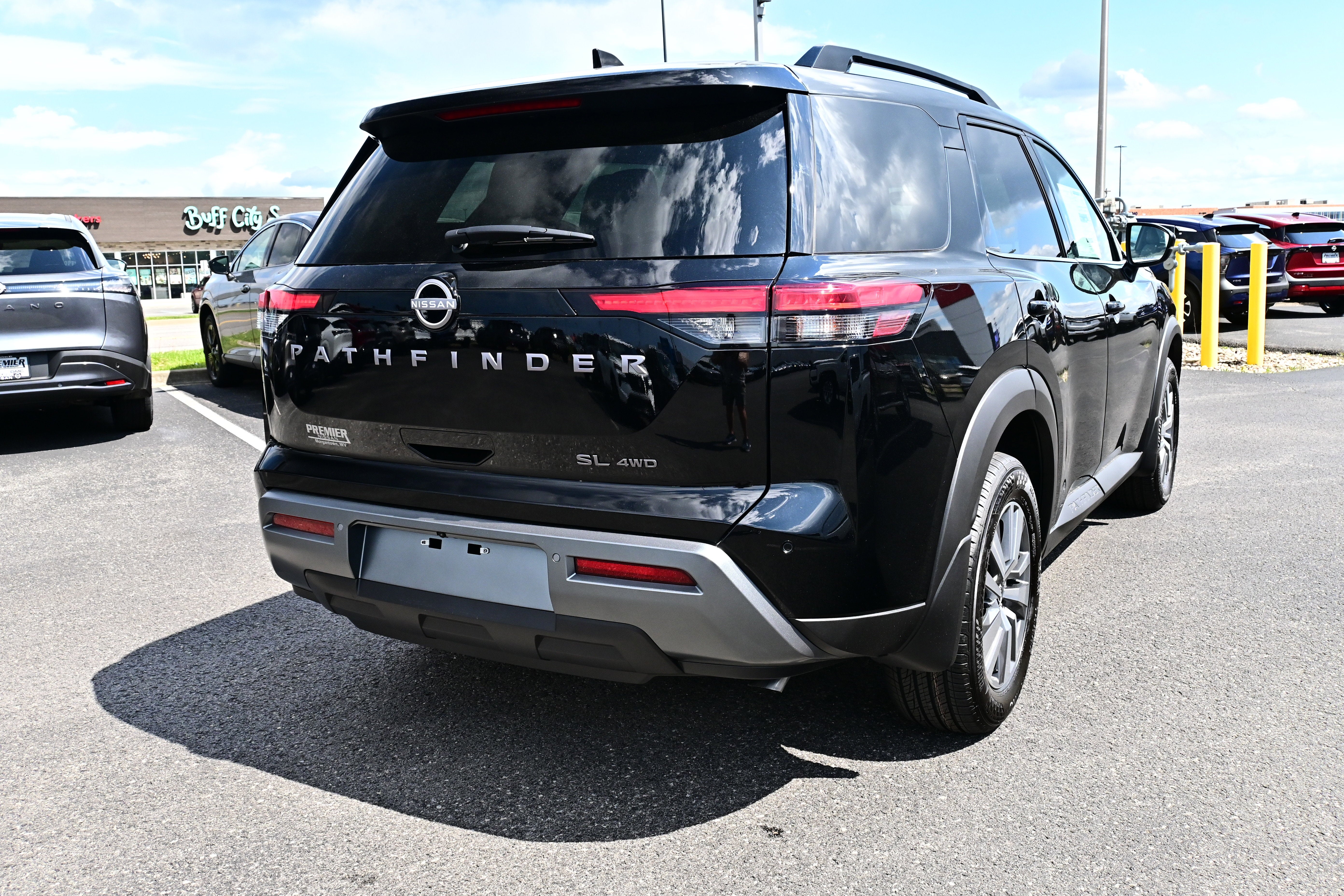 2026 Nissan Pathfinder SL