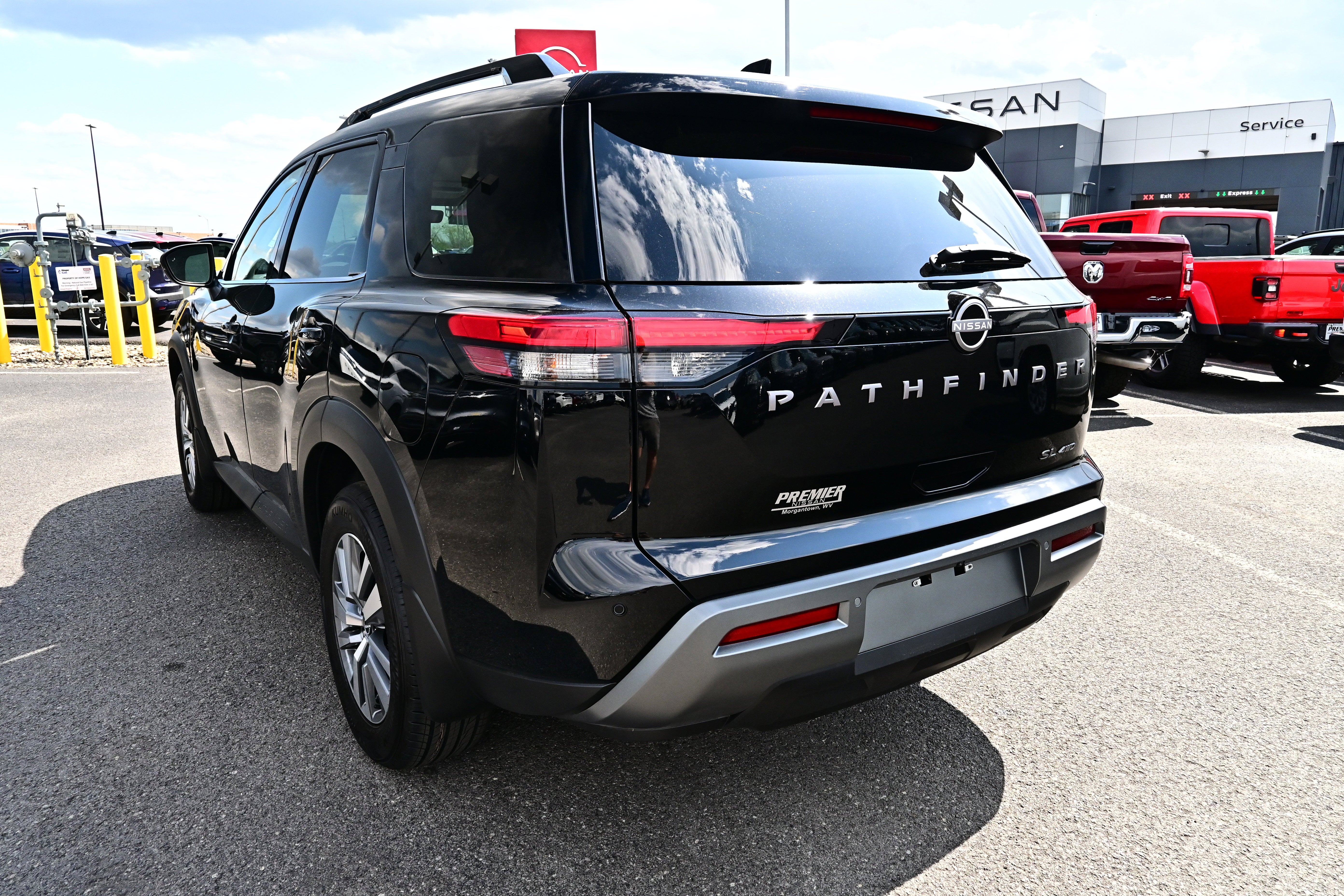 2026 Nissan Pathfinder SL