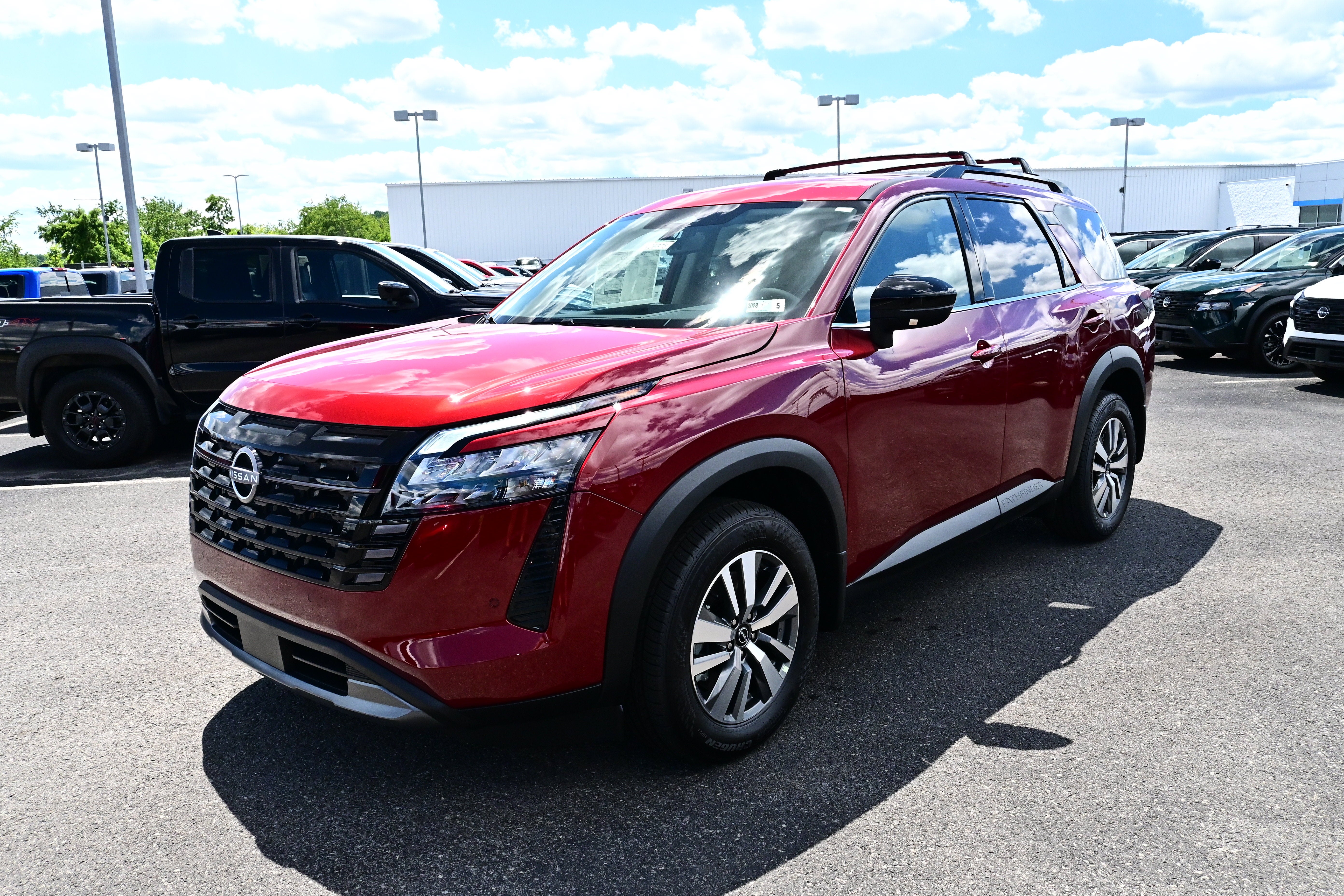2026 Nissan Pathfinder SL