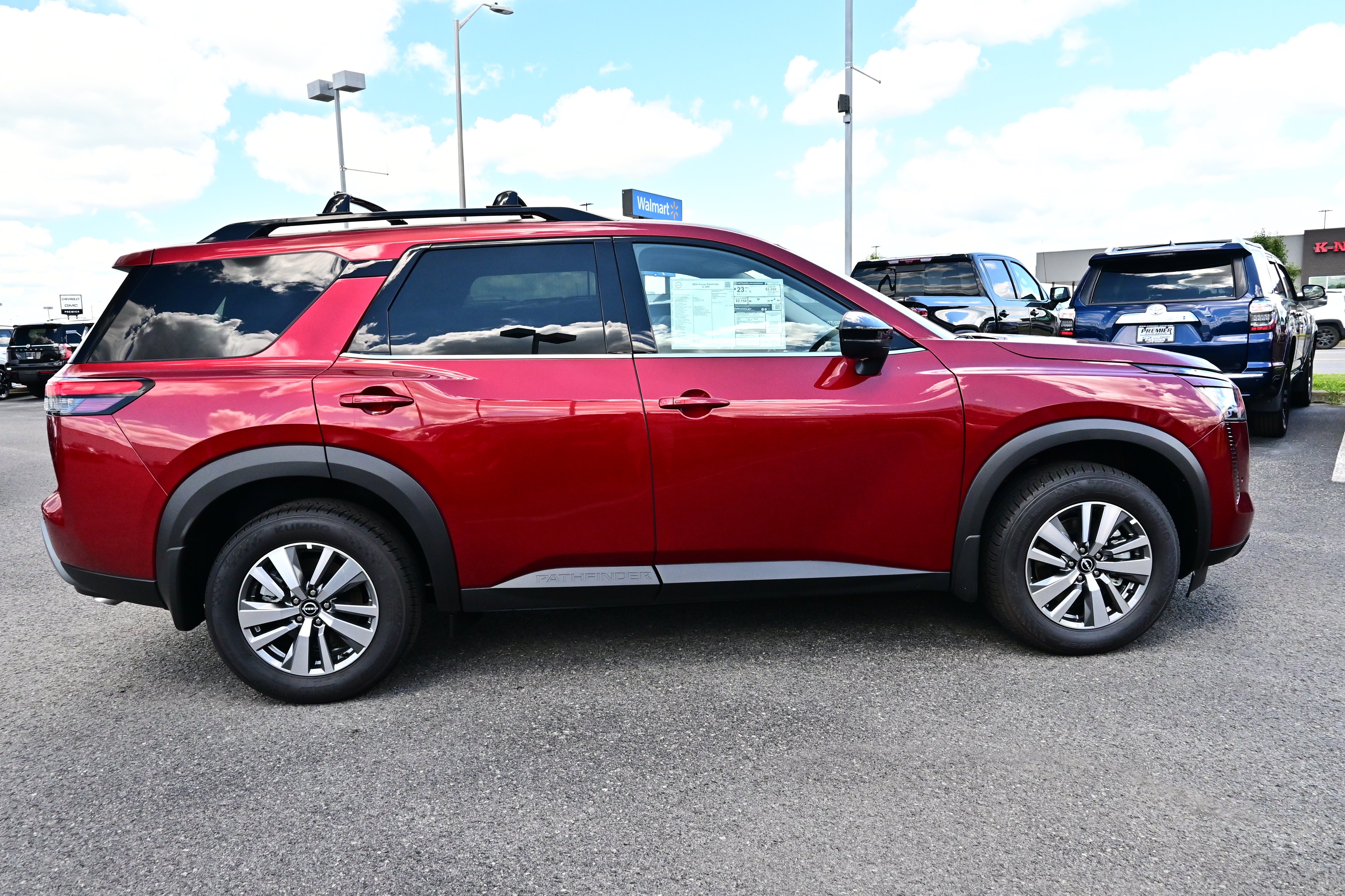 2026 Nissan Pathfinder SL