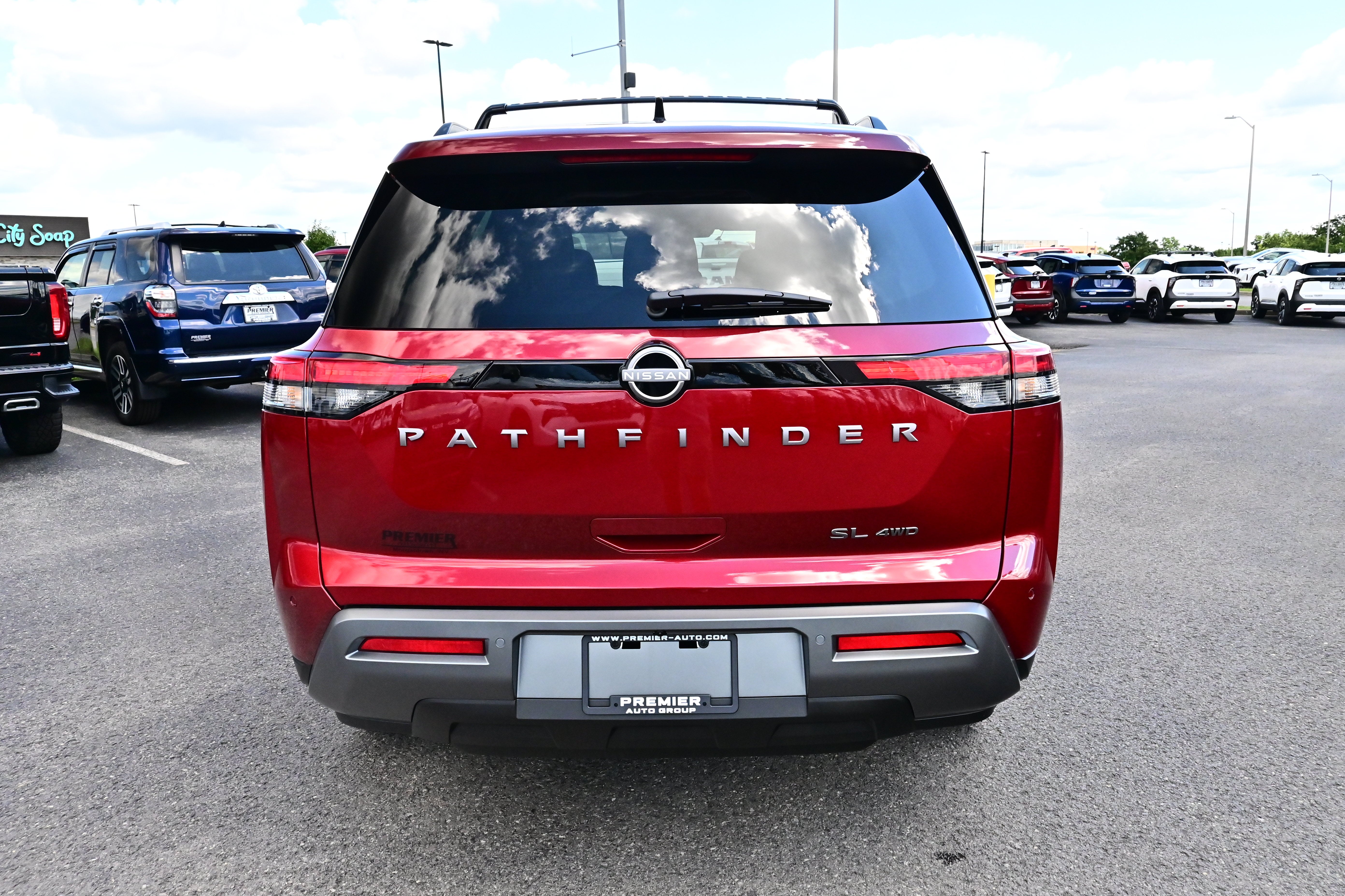 2026 Nissan Pathfinder SL