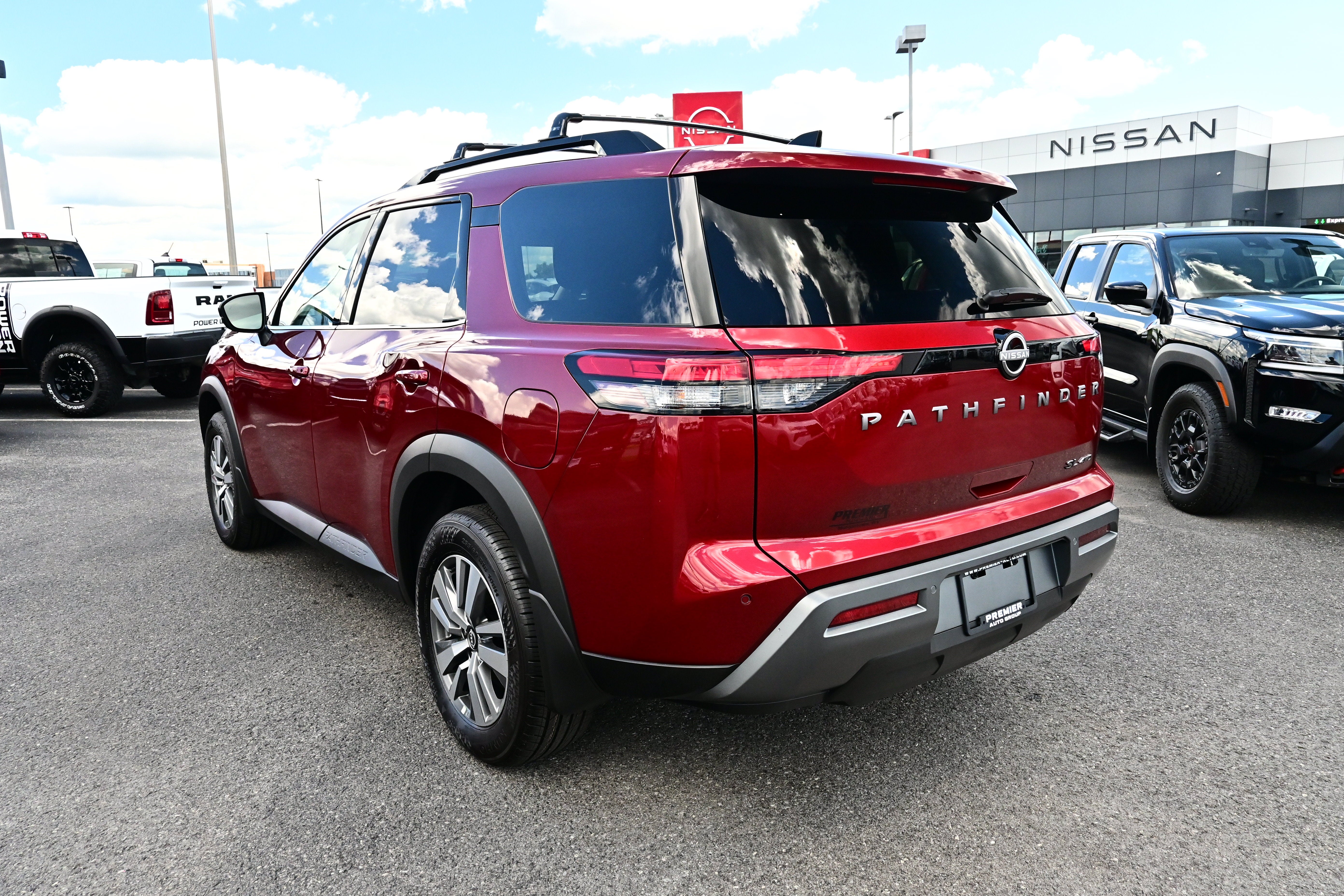 2026 Nissan Pathfinder SL