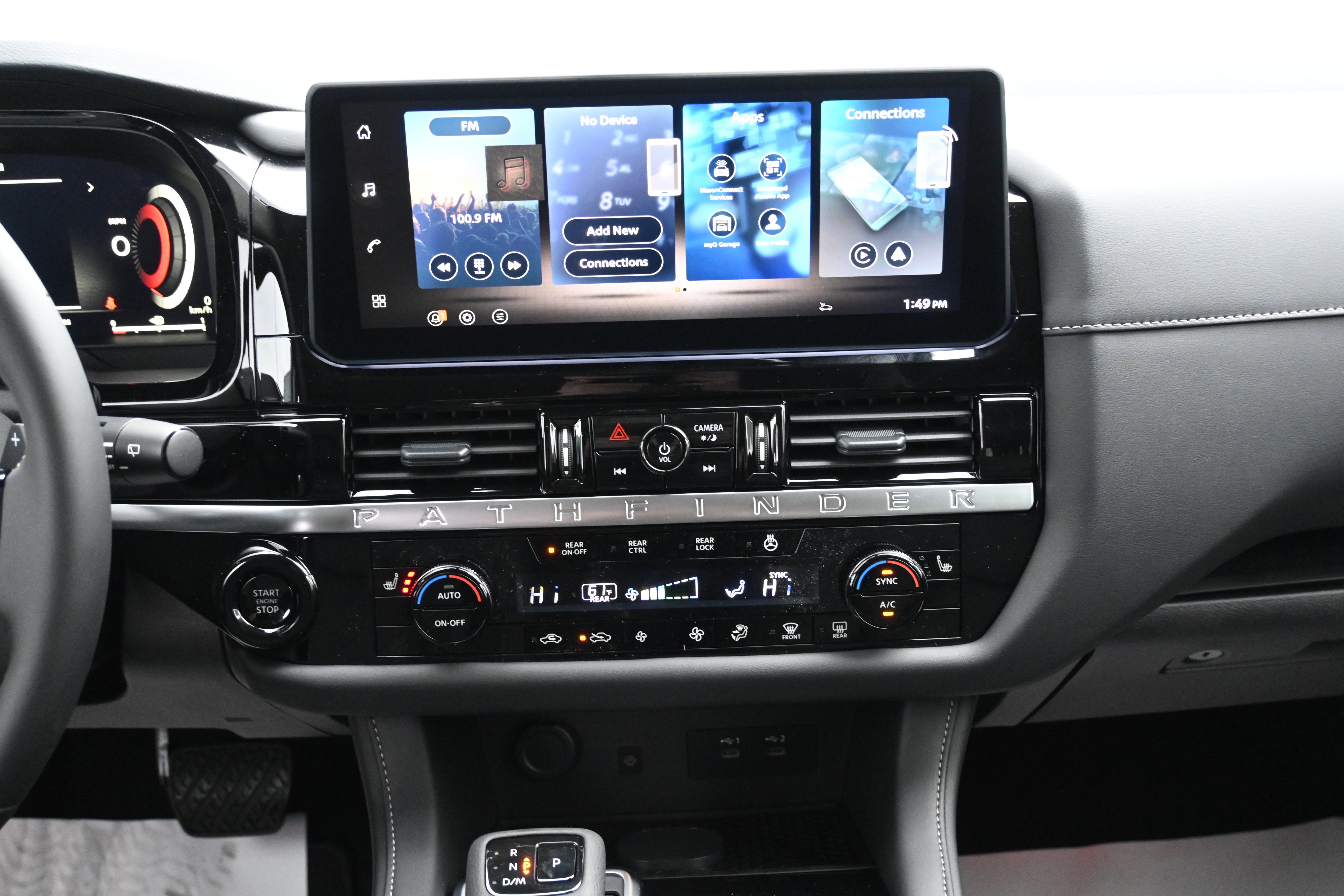 2026 Nissan Pathfinder SL