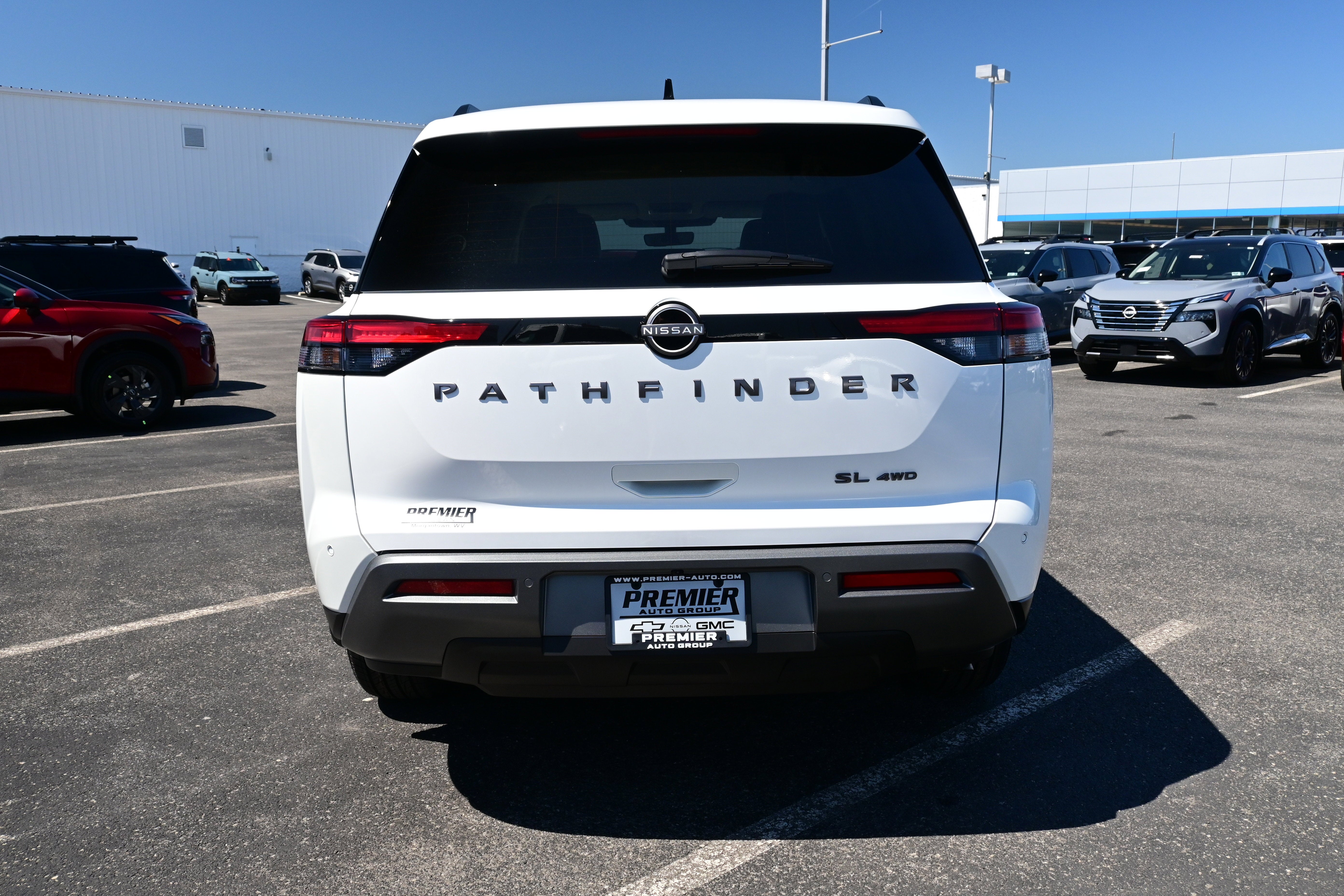 2026 Nissan Pathfinder SL