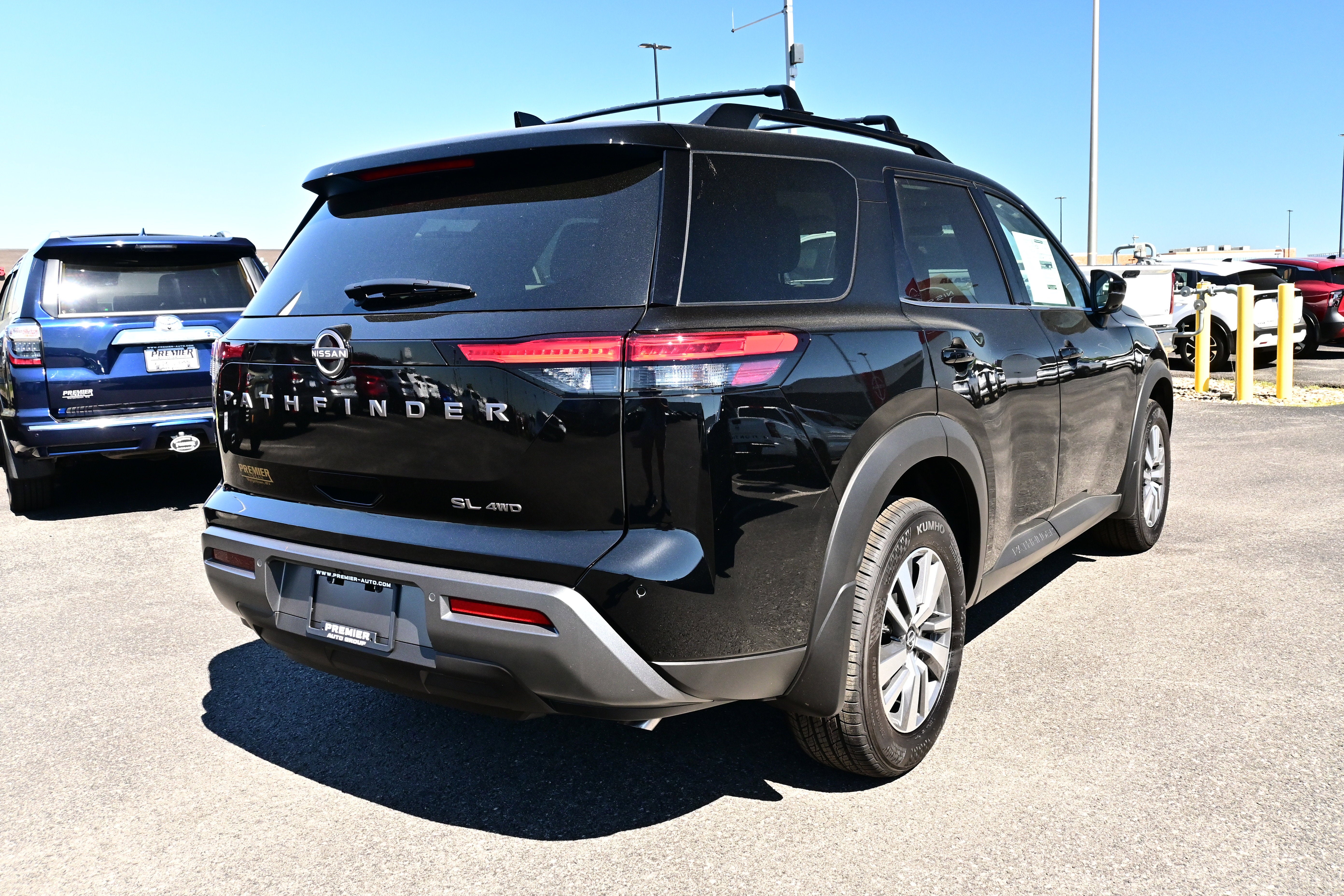 2026 Nissan Pathfinder SL
