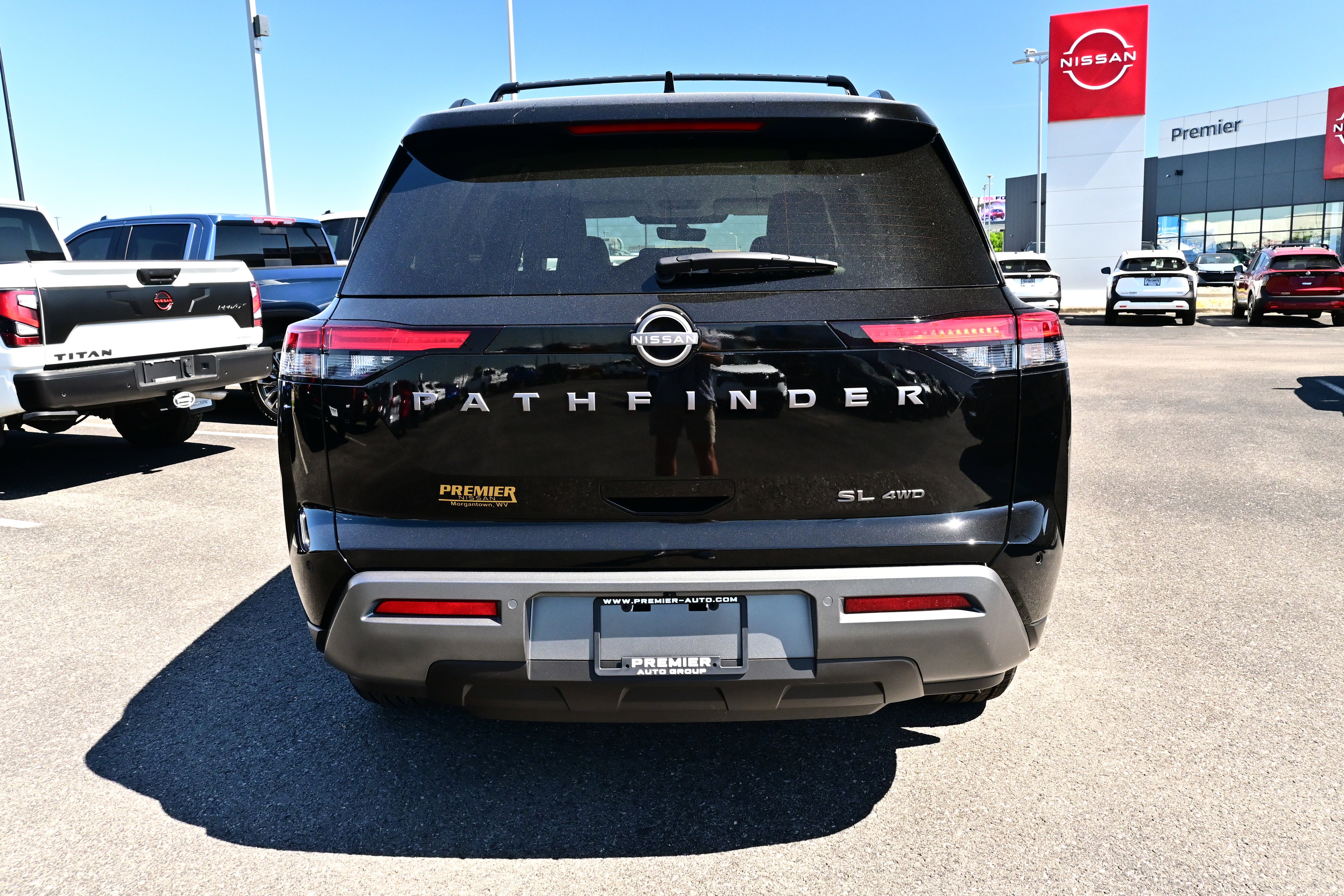 2026 Nissan Pathfinder SL