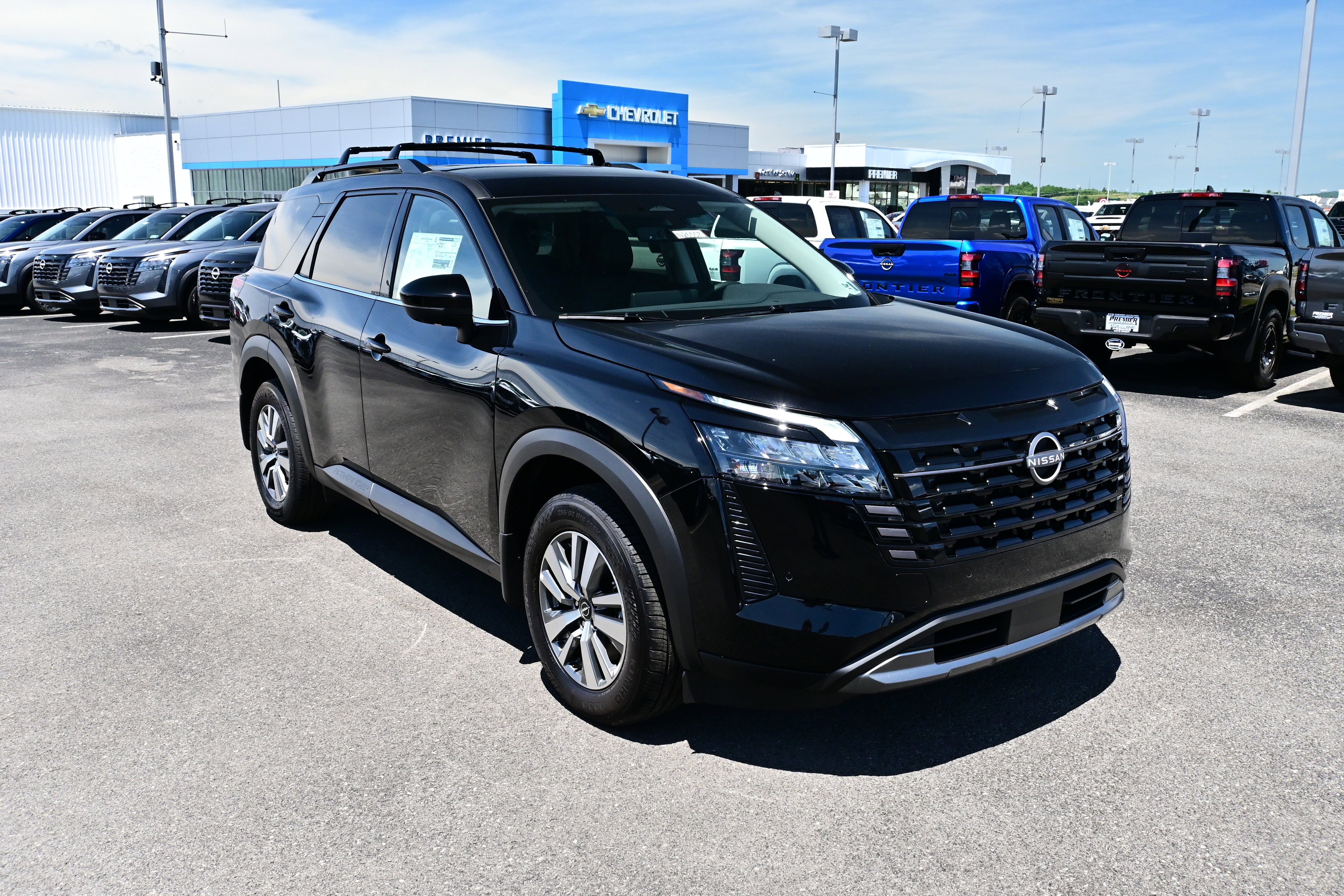 2026 Nissan Pathfinder SL