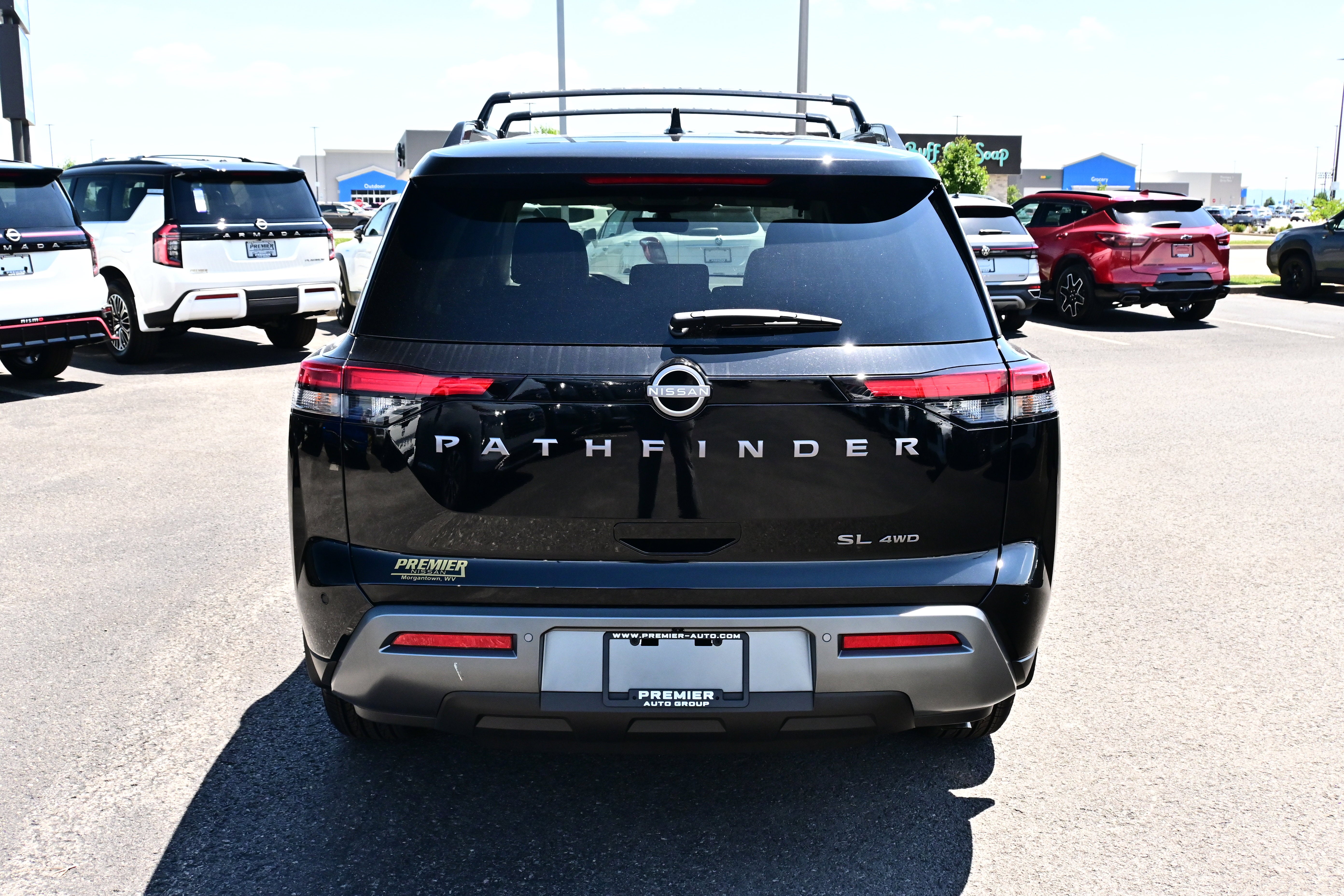 2026 Nissan Pathfinder SL