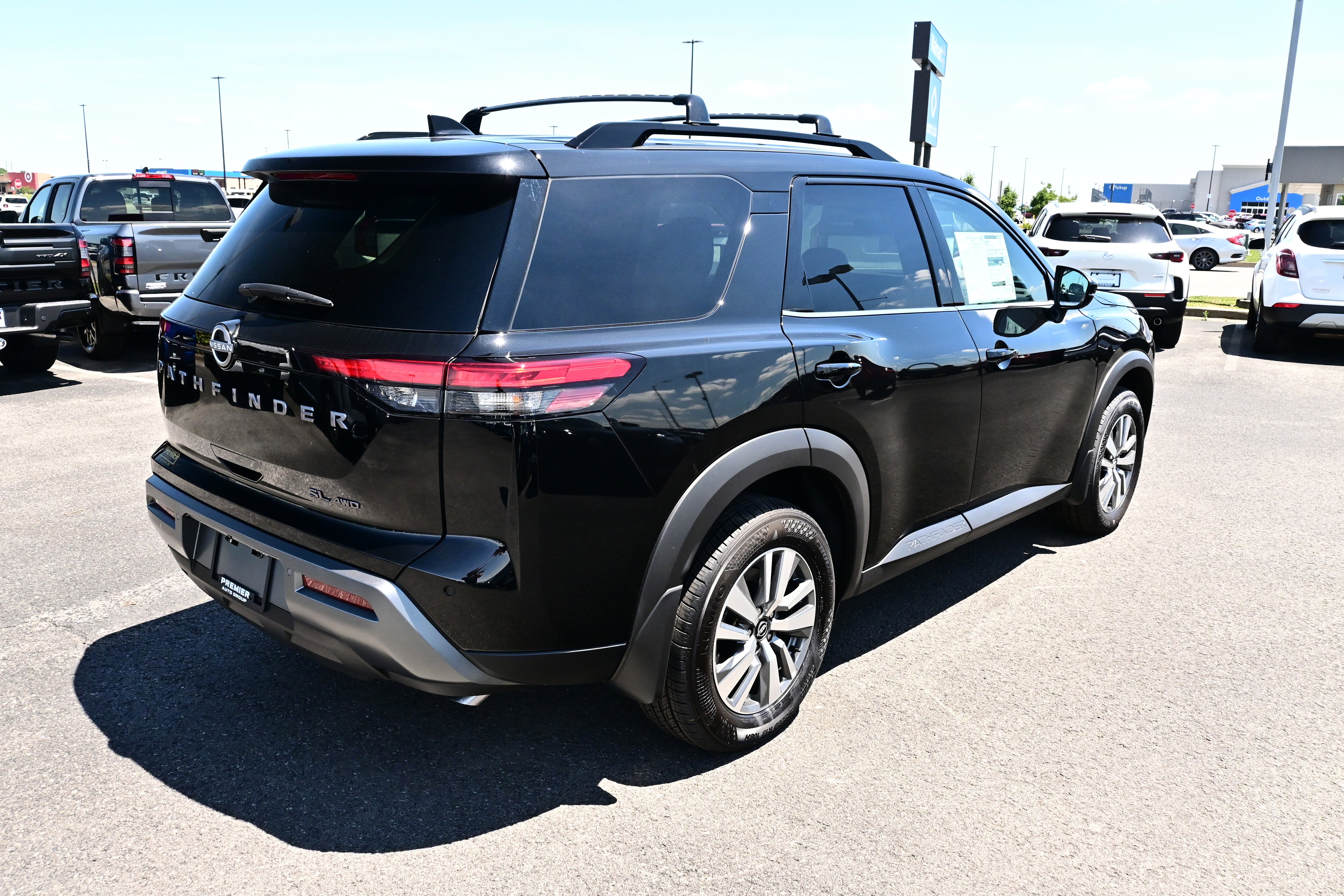 2026 Nissan Pathfinder SL