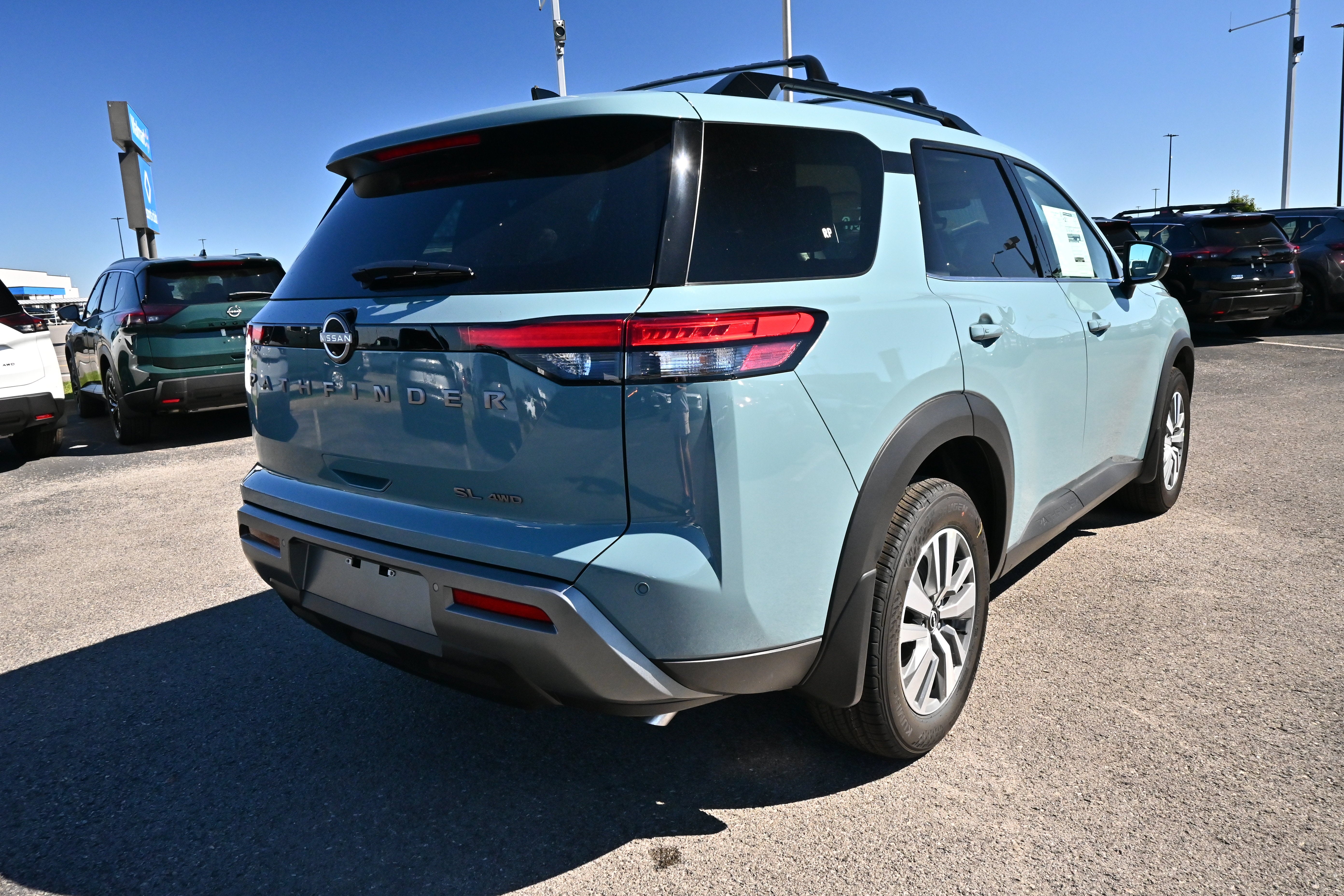 2026 Nissan Pathfinder SL