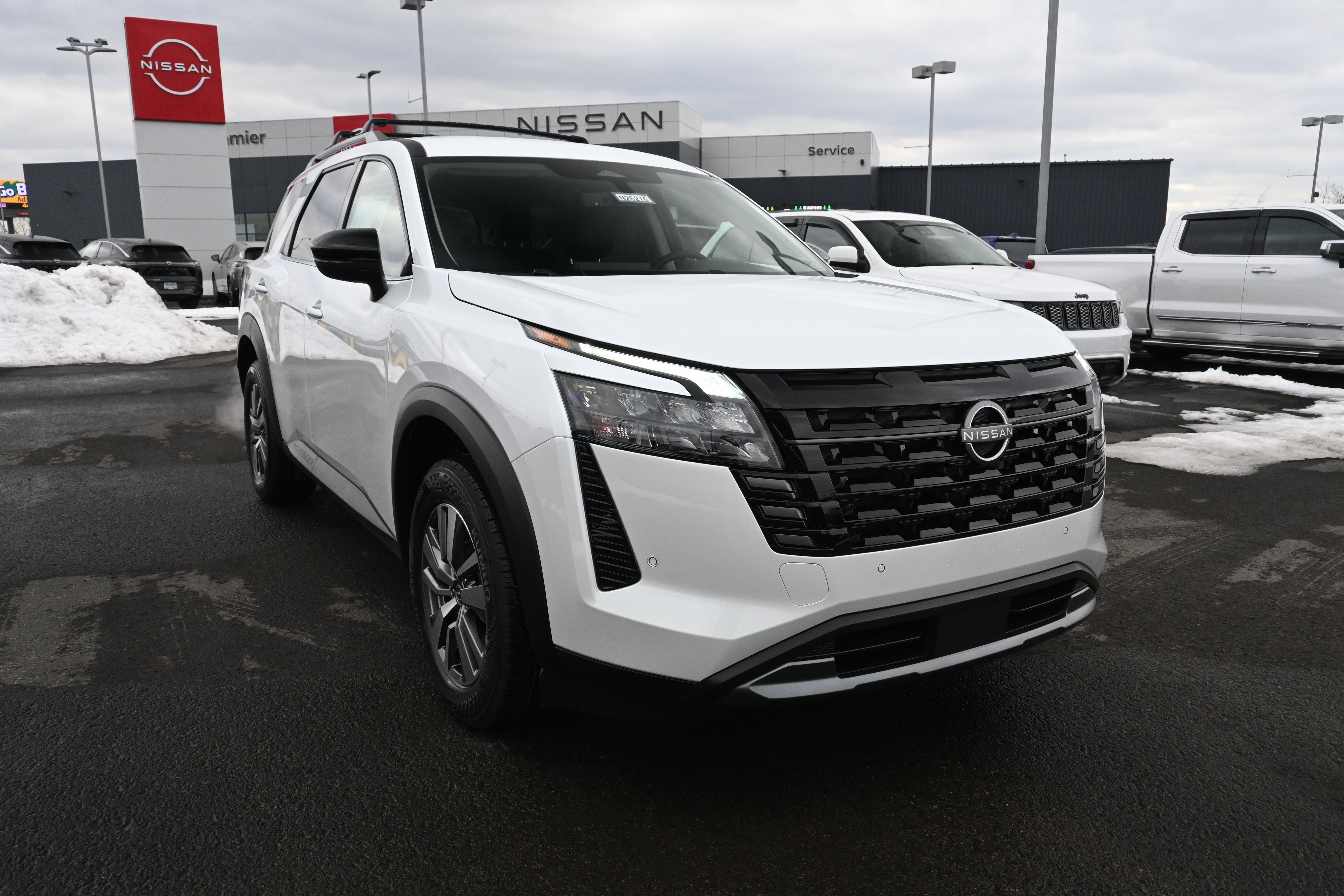 2026 Nissan Pathfinder SL