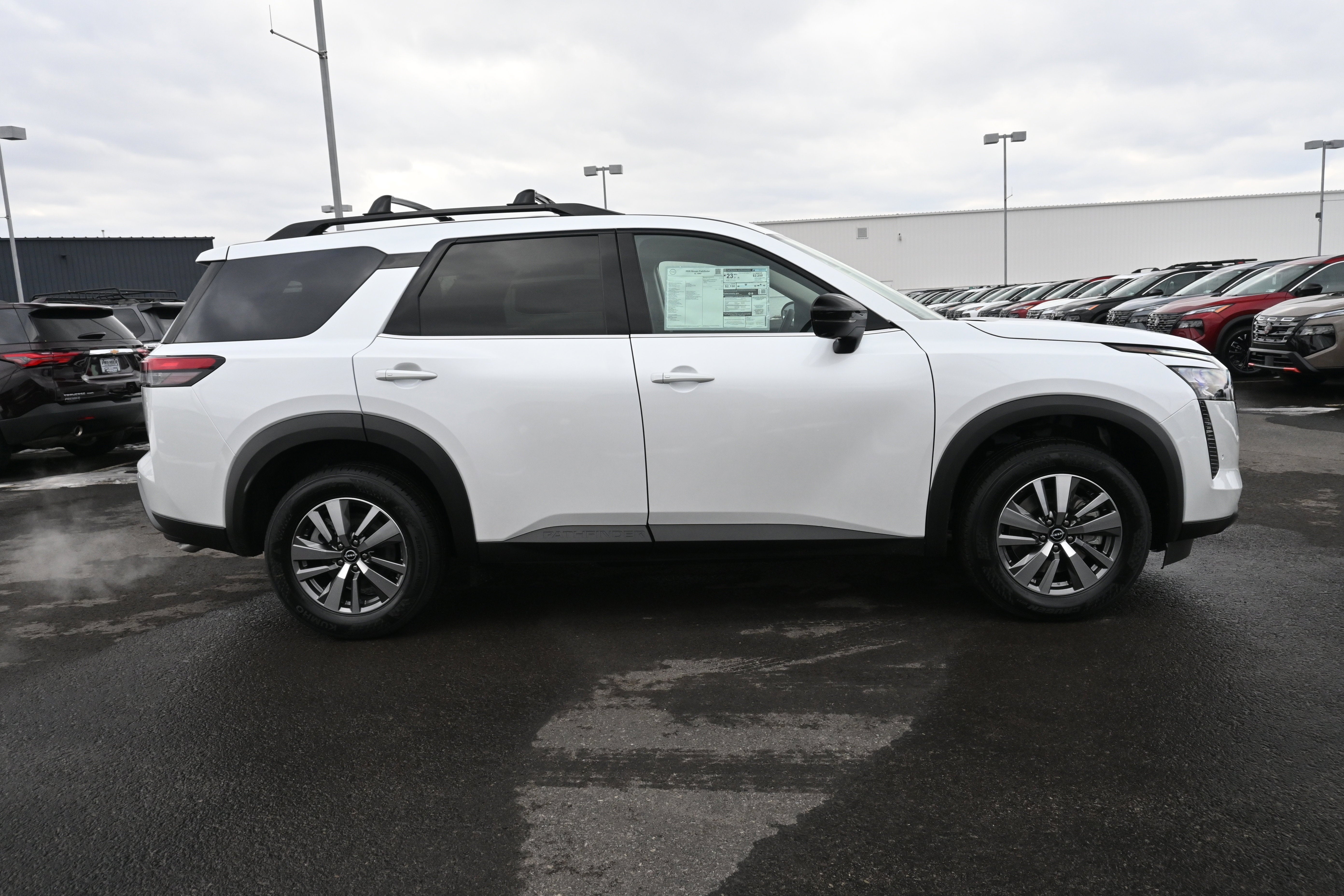 2026 Nissan Pathfinder SL