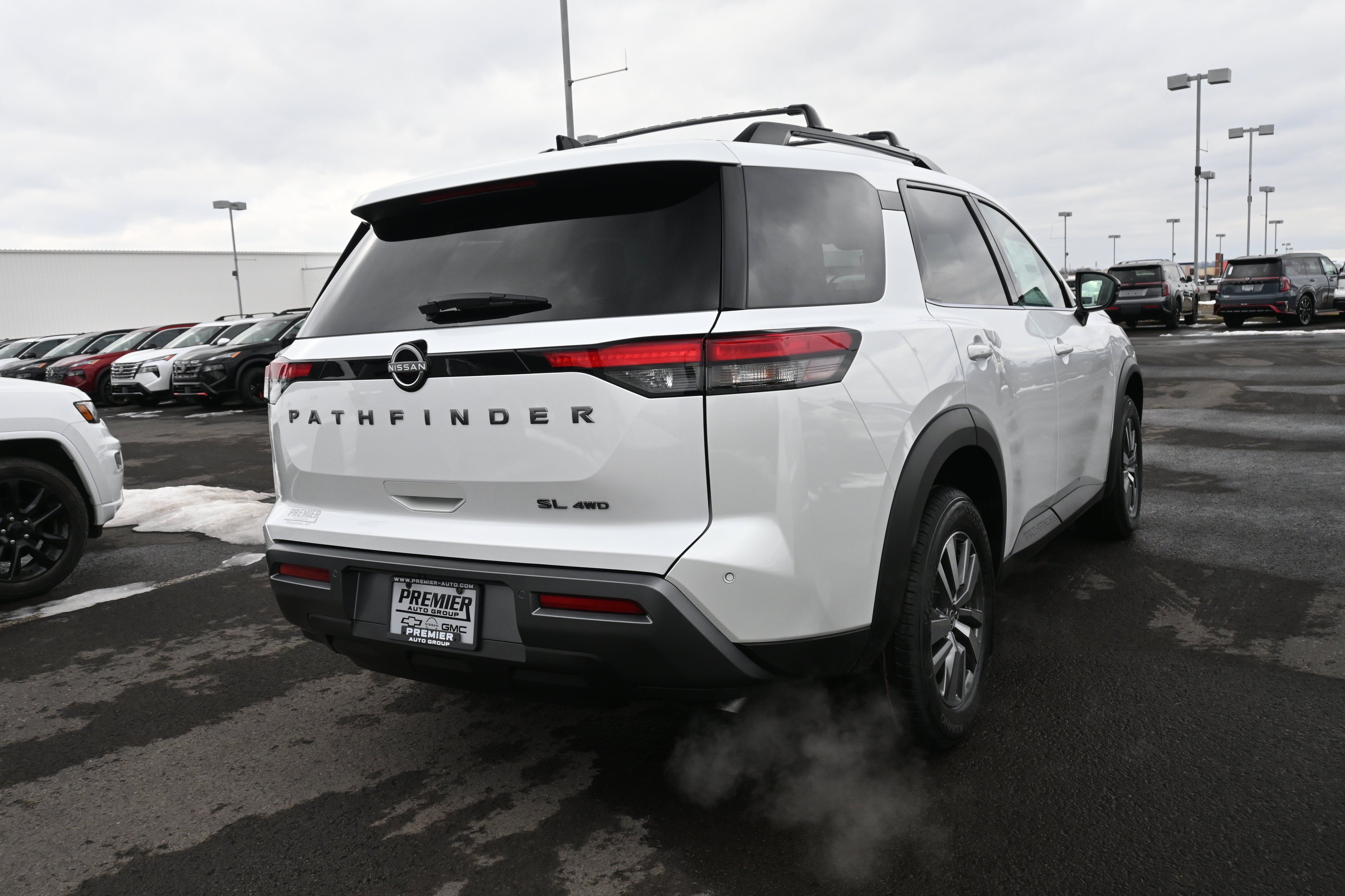 2026 Nissan Pathfinder SL