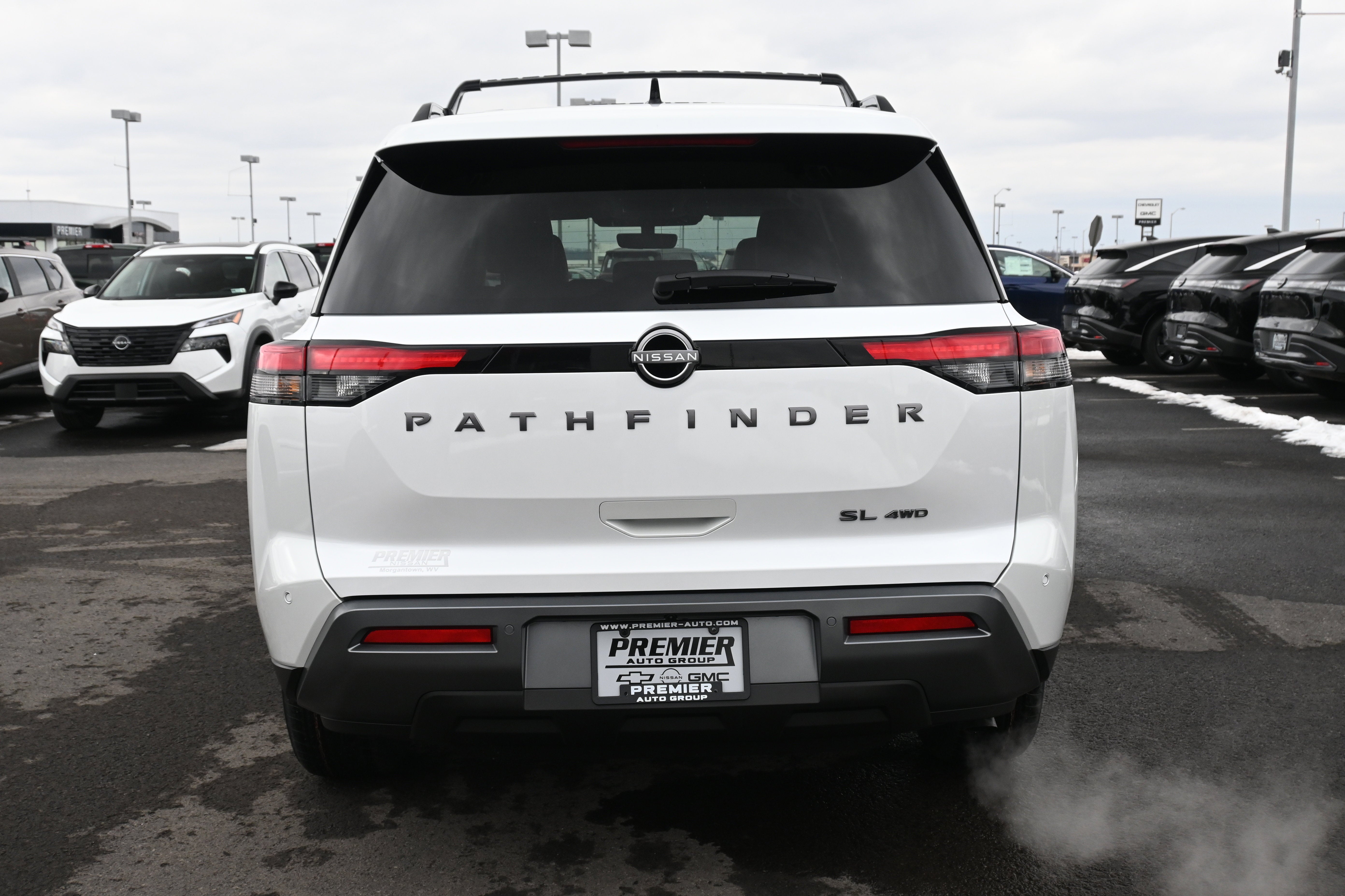 2026 Nissan Pathfinder SL