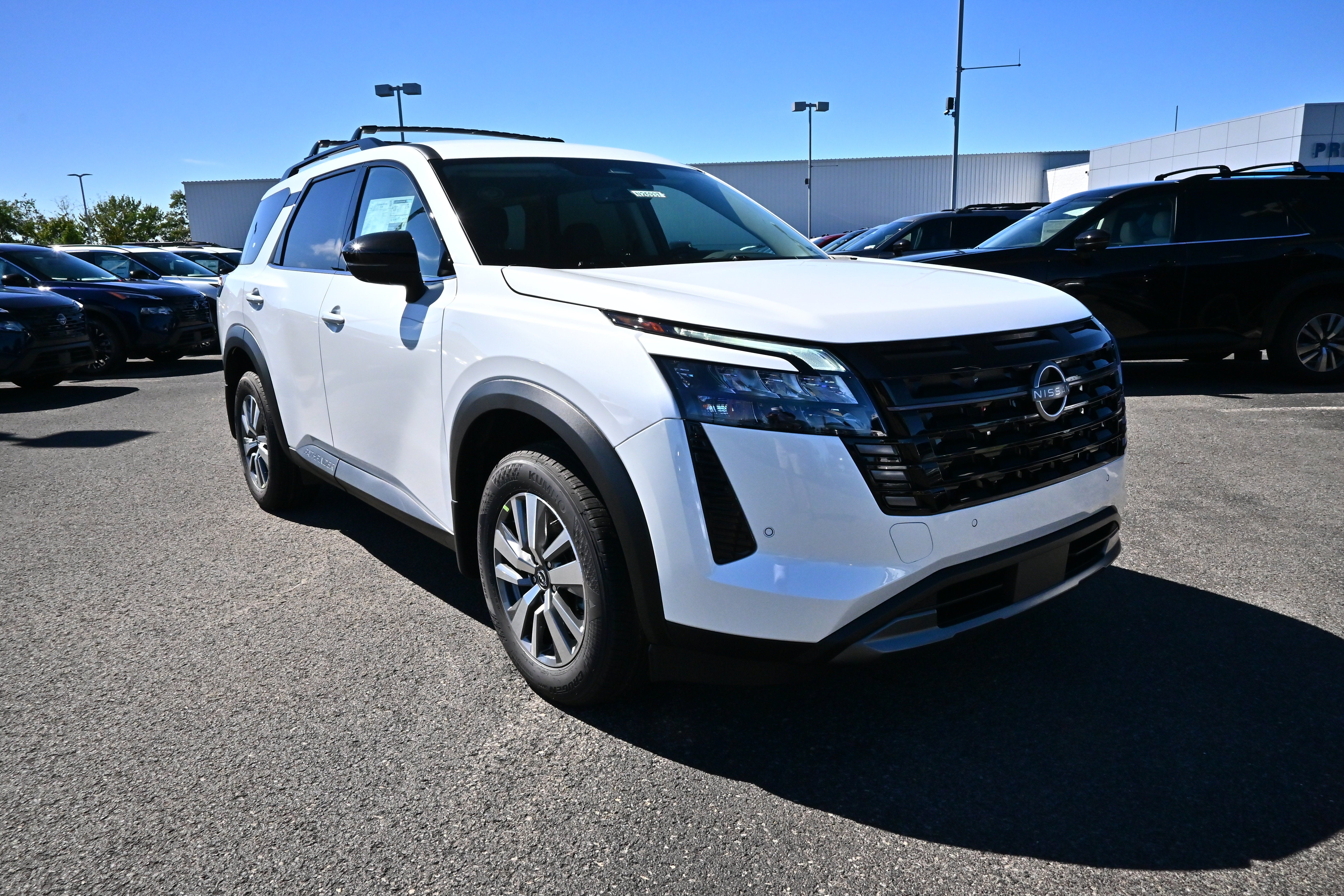 2026 Nissan Pathfinder SL